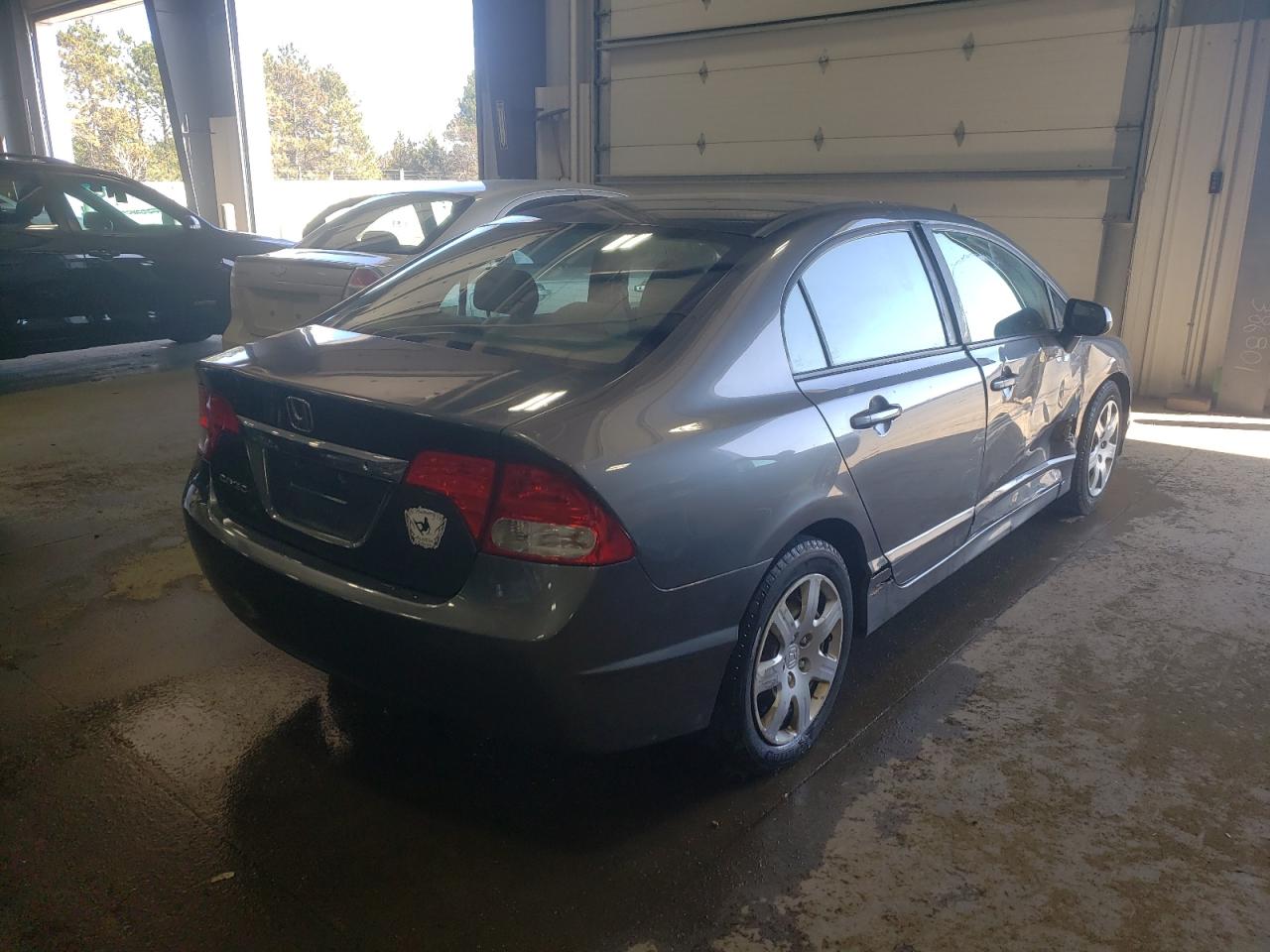 Photo 4 from auction – 2010 HONDA CIVIC LX with VIN 19XFA1F50AE001898
