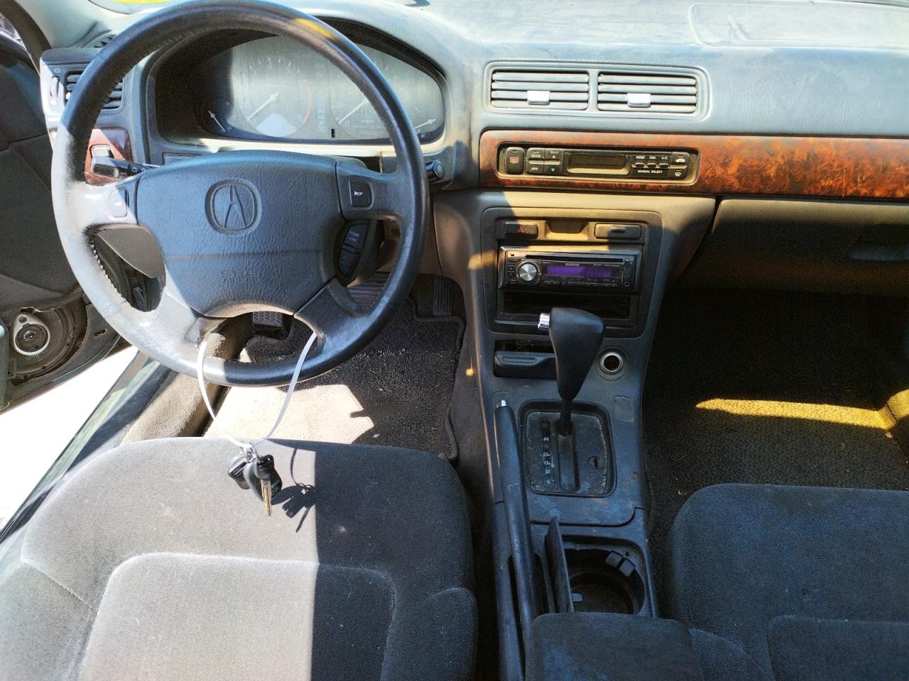 Photo 9 from auction – 1997 ACURA 2.2CL with VIN 19UYA1244VL017655