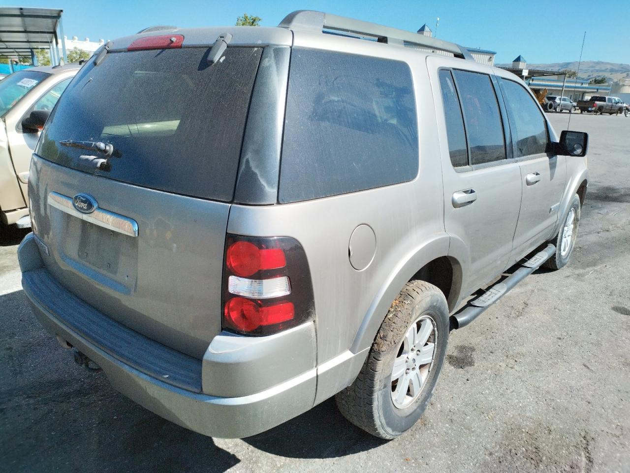 Photo 4 from auction – 2008 FORD EXPLORER X with VIN 1FMEU63E38UA35541