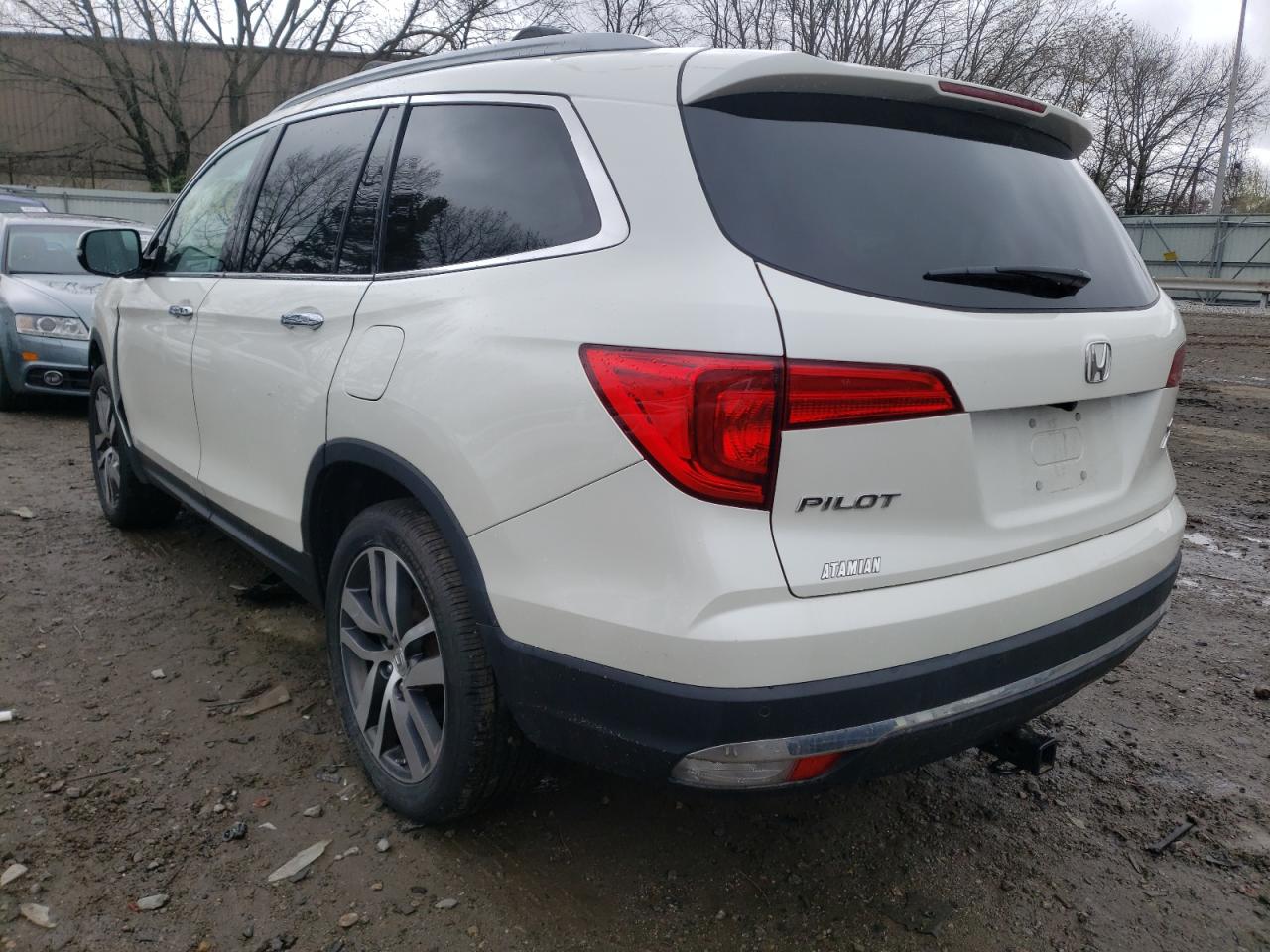 Photo 3 from auction – 2018 HONDA PILOT TOUR with VIN 5FNYF6H97JB036150