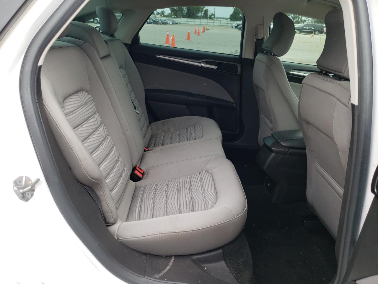 Photo 6 from auction – 2016 FORD FUSION S with VIN 3FA6P0G70GR398447