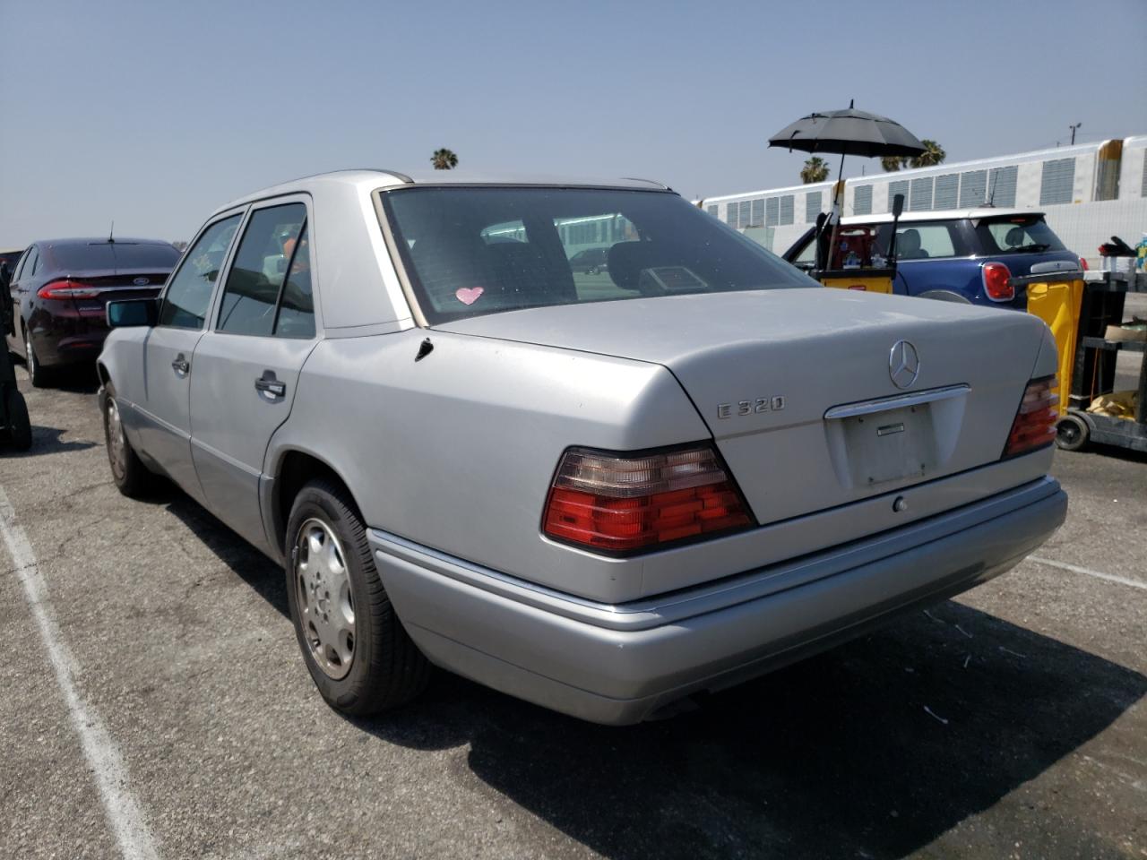 Photo 3 from auction – 1995 MERCEDES-BENZ E 320 BASE with VIN WDBEA32E8SC223822