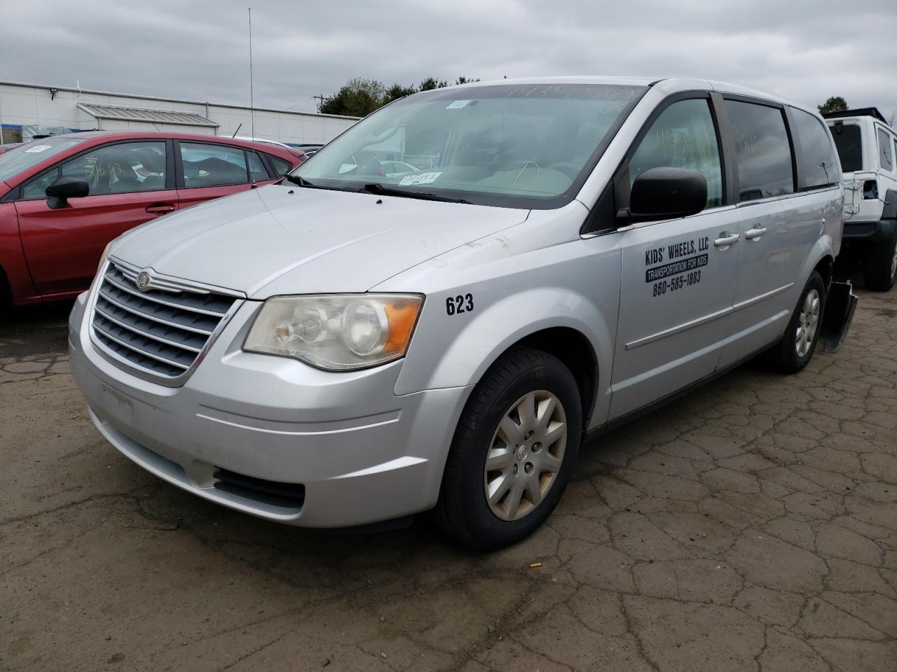 Photo 2 from auction – 2010 CHRYSLER TOWN & COU with VIN 2A4RR4DE3AR304855
