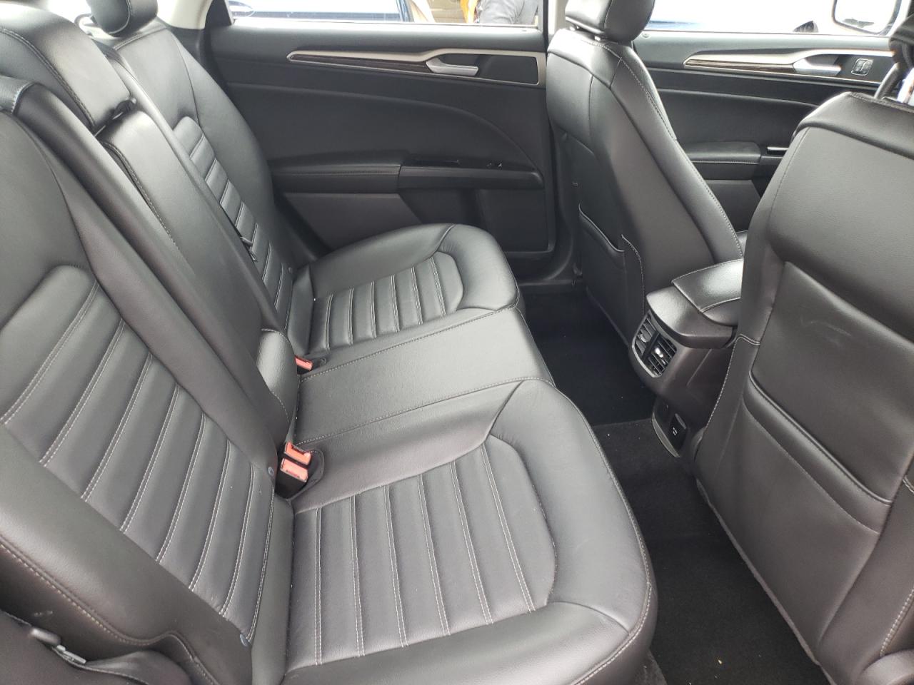 Photo 6 from auction – 2016 FORD FUSION SE with VIN 3FA6P0T95GR294088