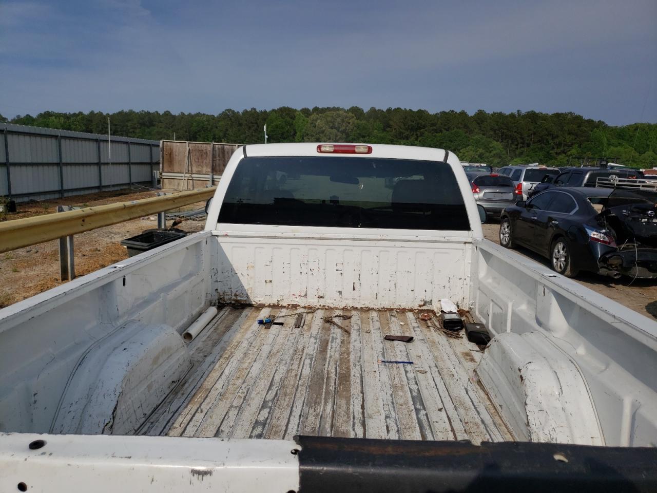 Photo 6 from auction – 2003 CHEVROLET SILVERADO with VIN 1GCHC24U83E329085
