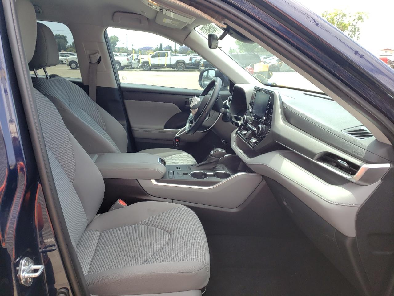 Photo 5 from auction – 2021 TOYOTA HIGHLANDER with VIN 5TDZZRAH6MS047428