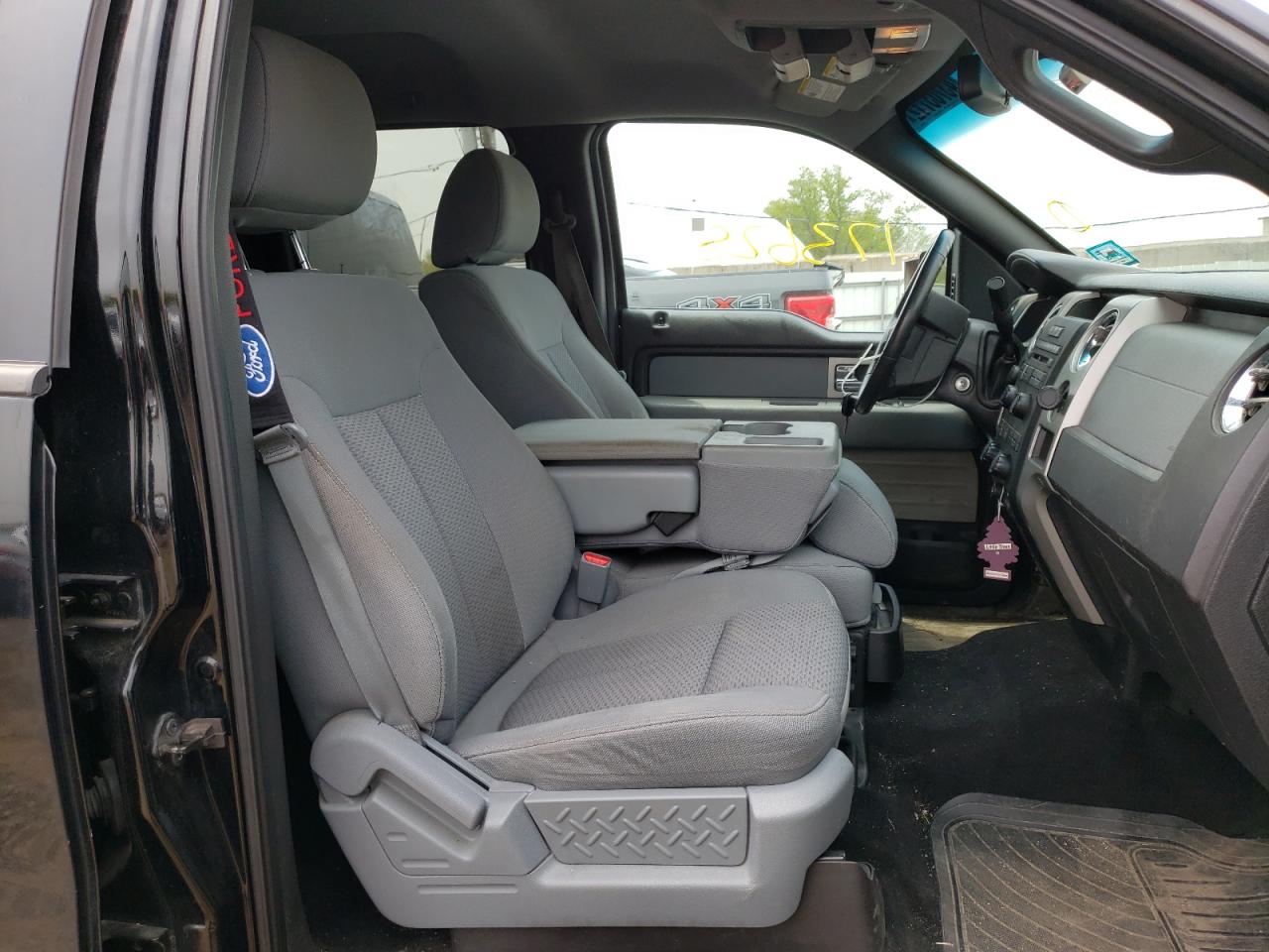 Photo 5 from auction – 2011 FORD F150 SUPER with VIN 1FTFW1EF2BFC98935