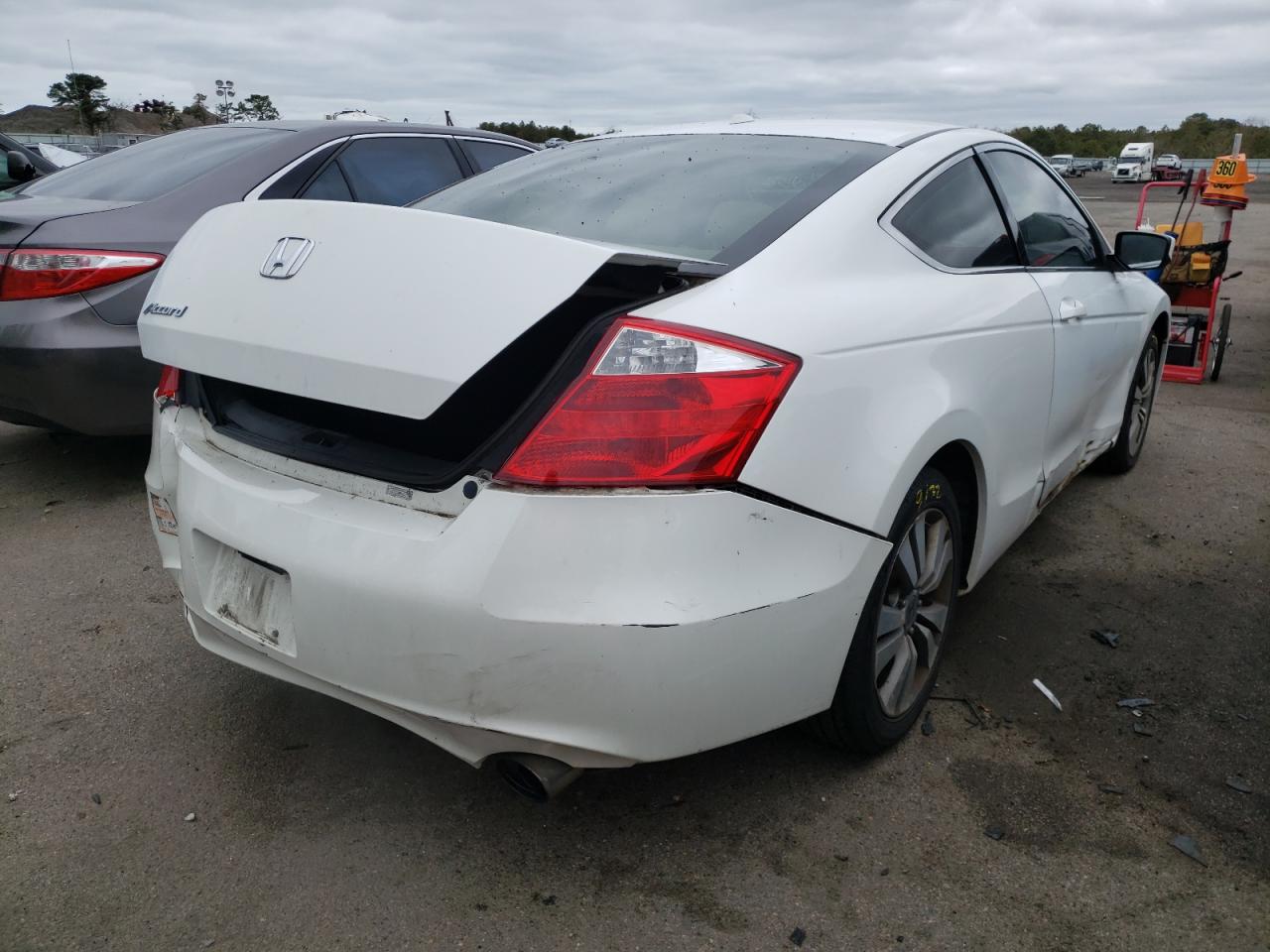 Photo 4 from auction – 2010 HONDA ACCORD with VIN 1HGCS1B82AA011532