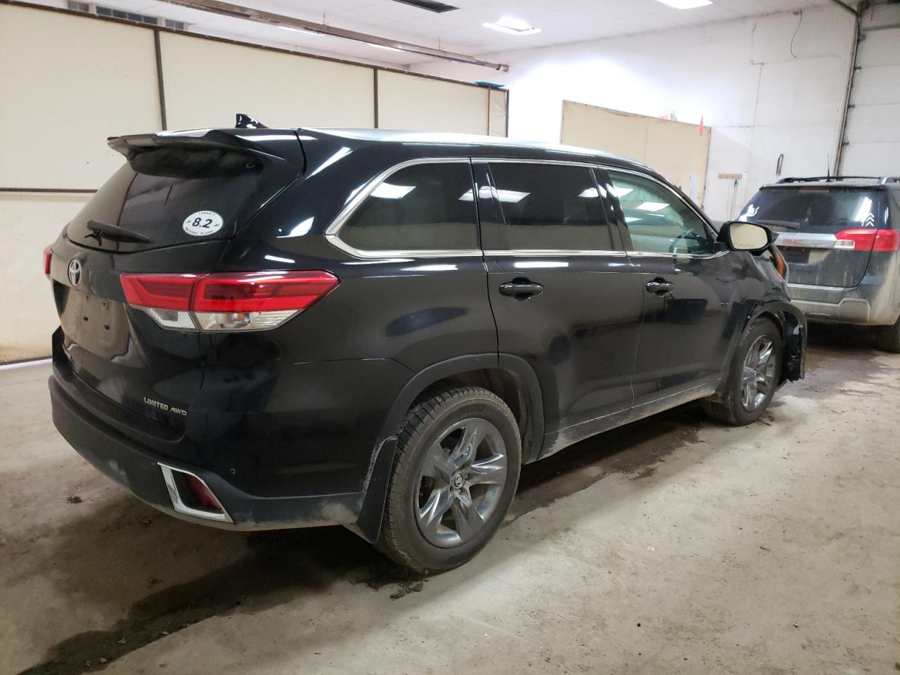 Photo 4 from auction – 2019 TOYOTA HIGHLANDER with VIN 5TDDZRFH2KS706220