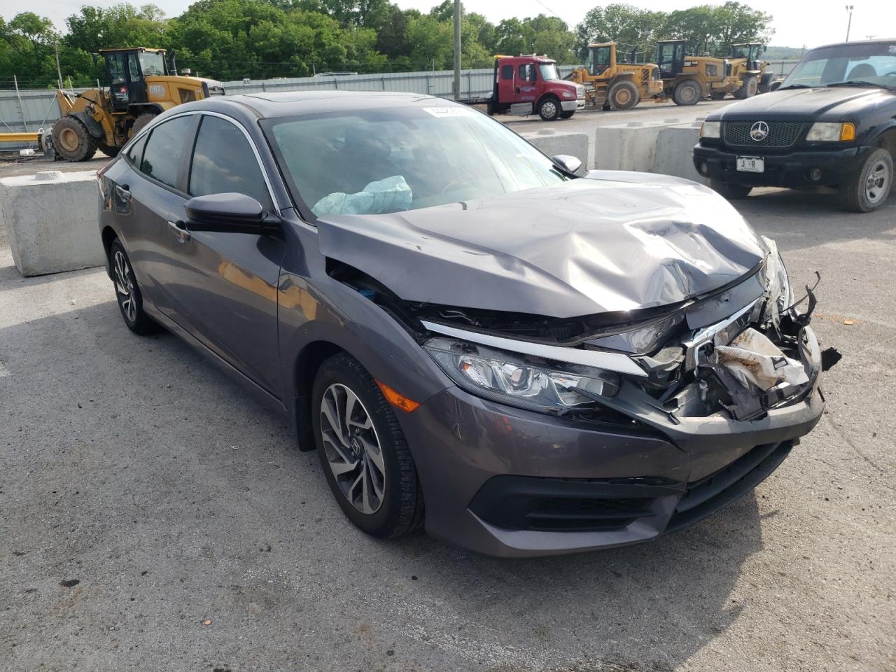 Photo 14 from auction – 2018 HONDA CIVIC EX with VIN 2HGFC2F76JH565983