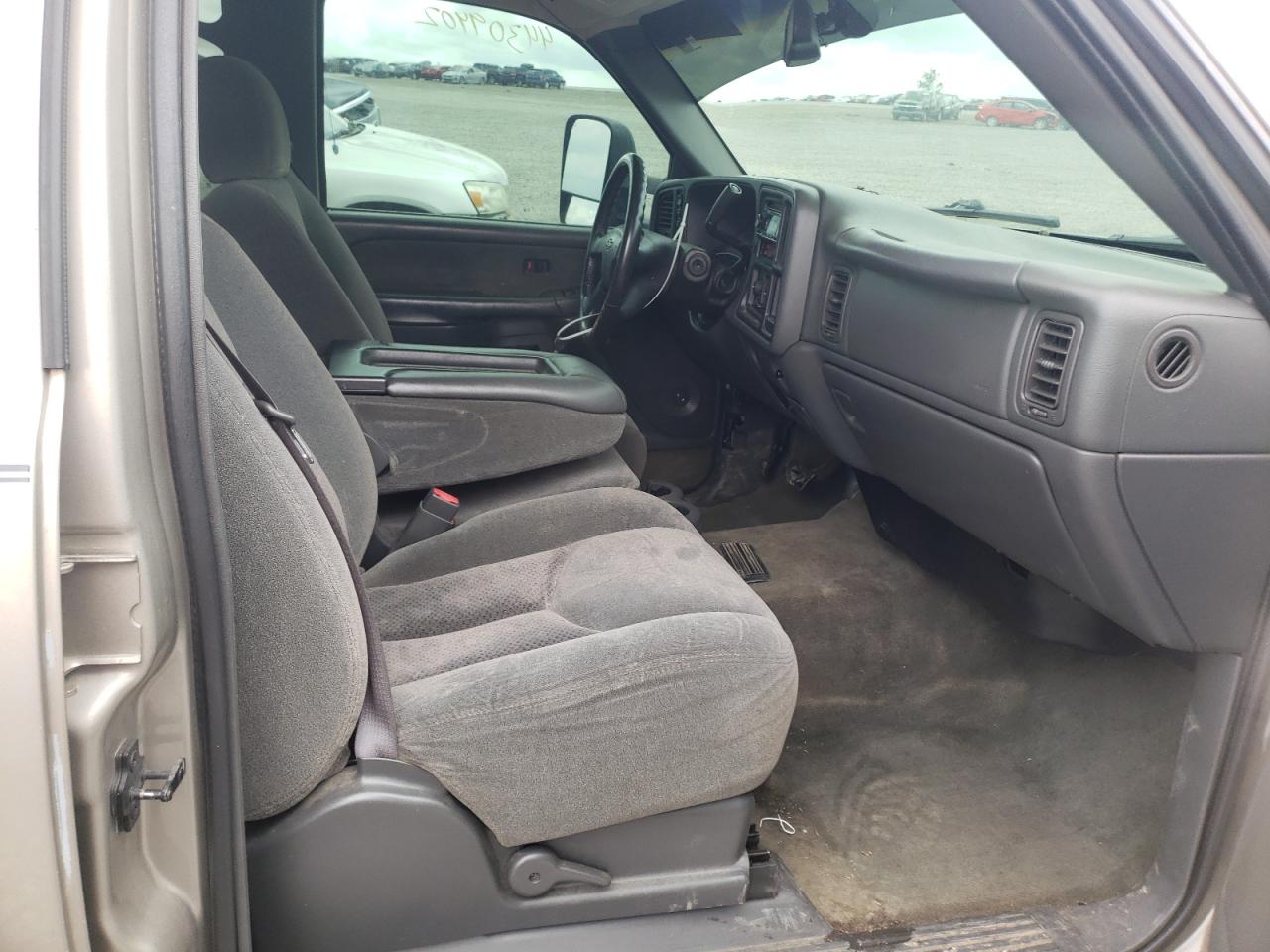 Photo 5 from auction – 2003 CHEVROLET SILVERADO with VIN 1GCGK13U93F167634