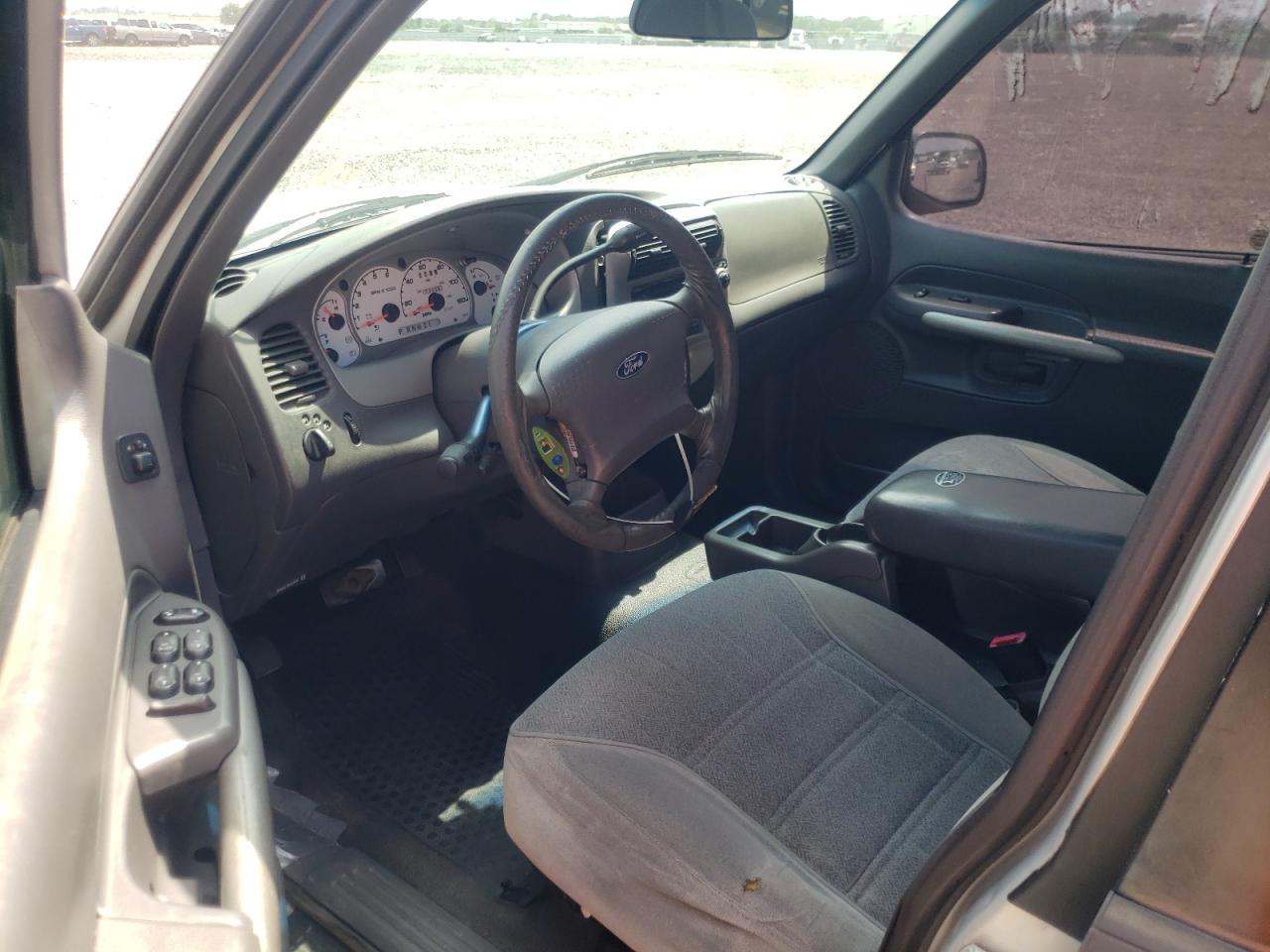 Photo 9 from auction – 2002 FORD EXPLORER S with VIN 1FMZU67E82UB45195