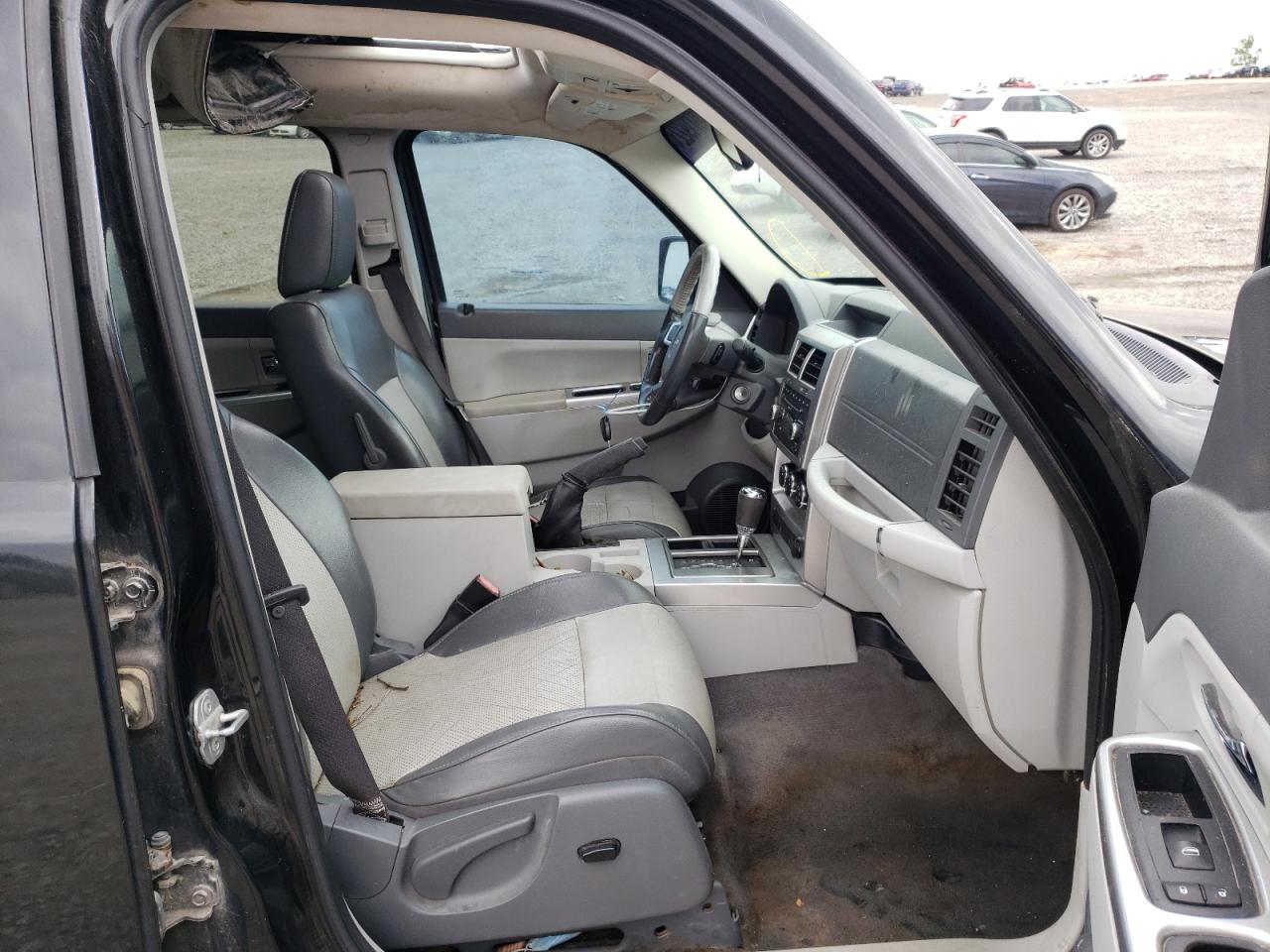 Photo 5 from auction – 2008 JEEP LIBERTY LI with VIN 1J8GP58K18W213635