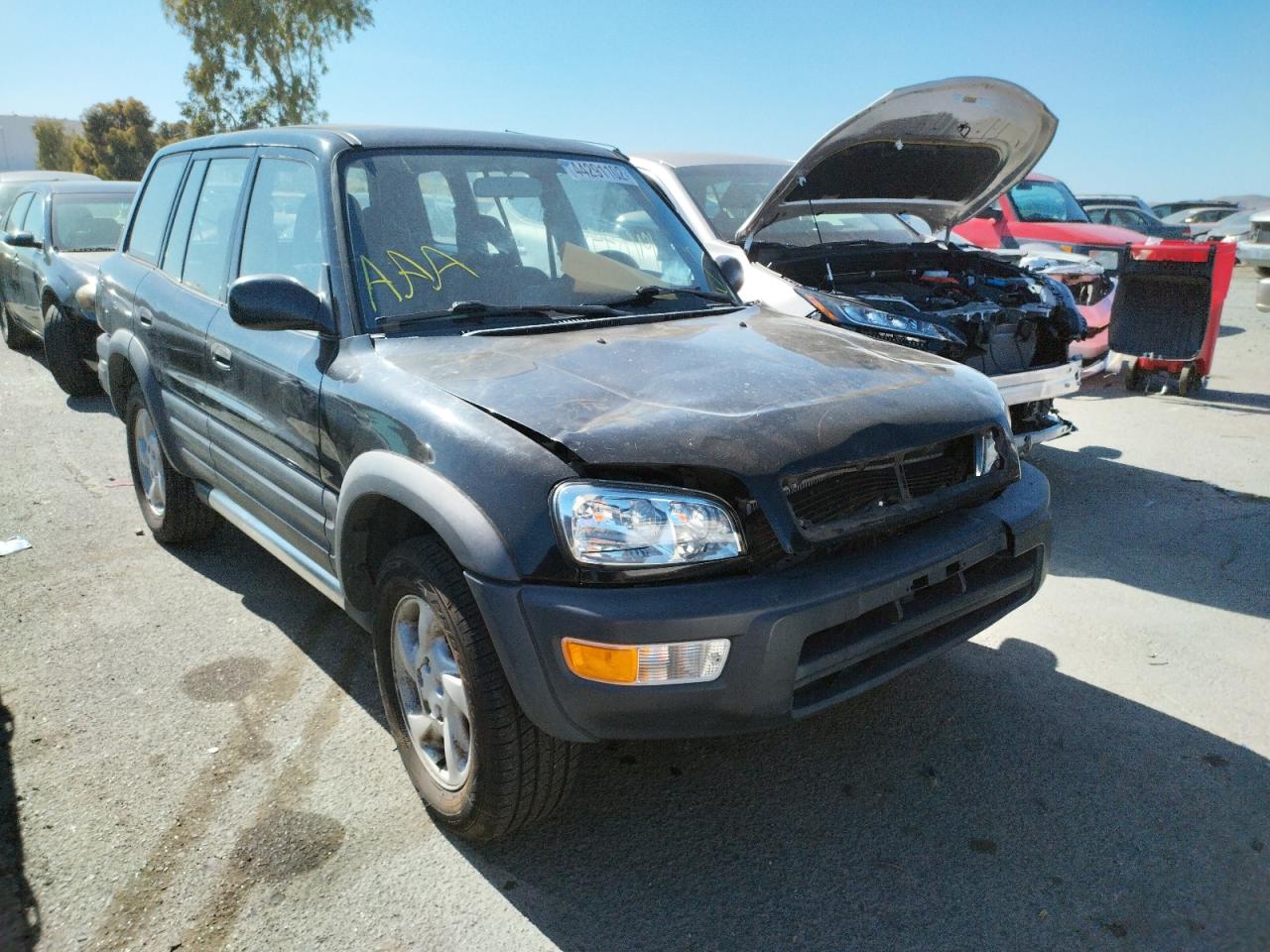 TOYOTA RAV4 1998 with VIN JT3HP10V3W0166431 - Photo from auction