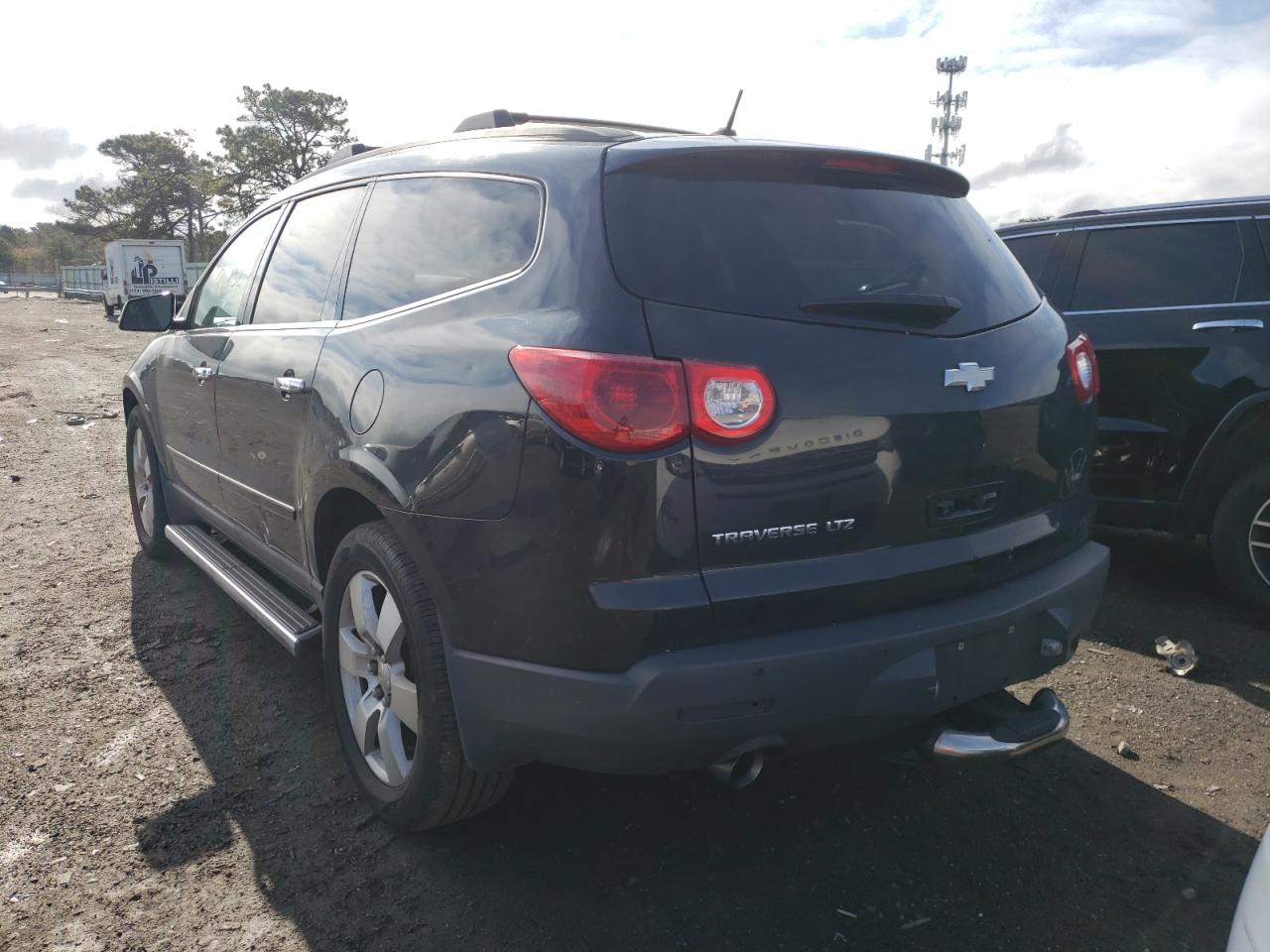Photo 3 from auction – 2011 CHEVROLET TRAVERSE with VIN 1GNKVLED7BJ322663