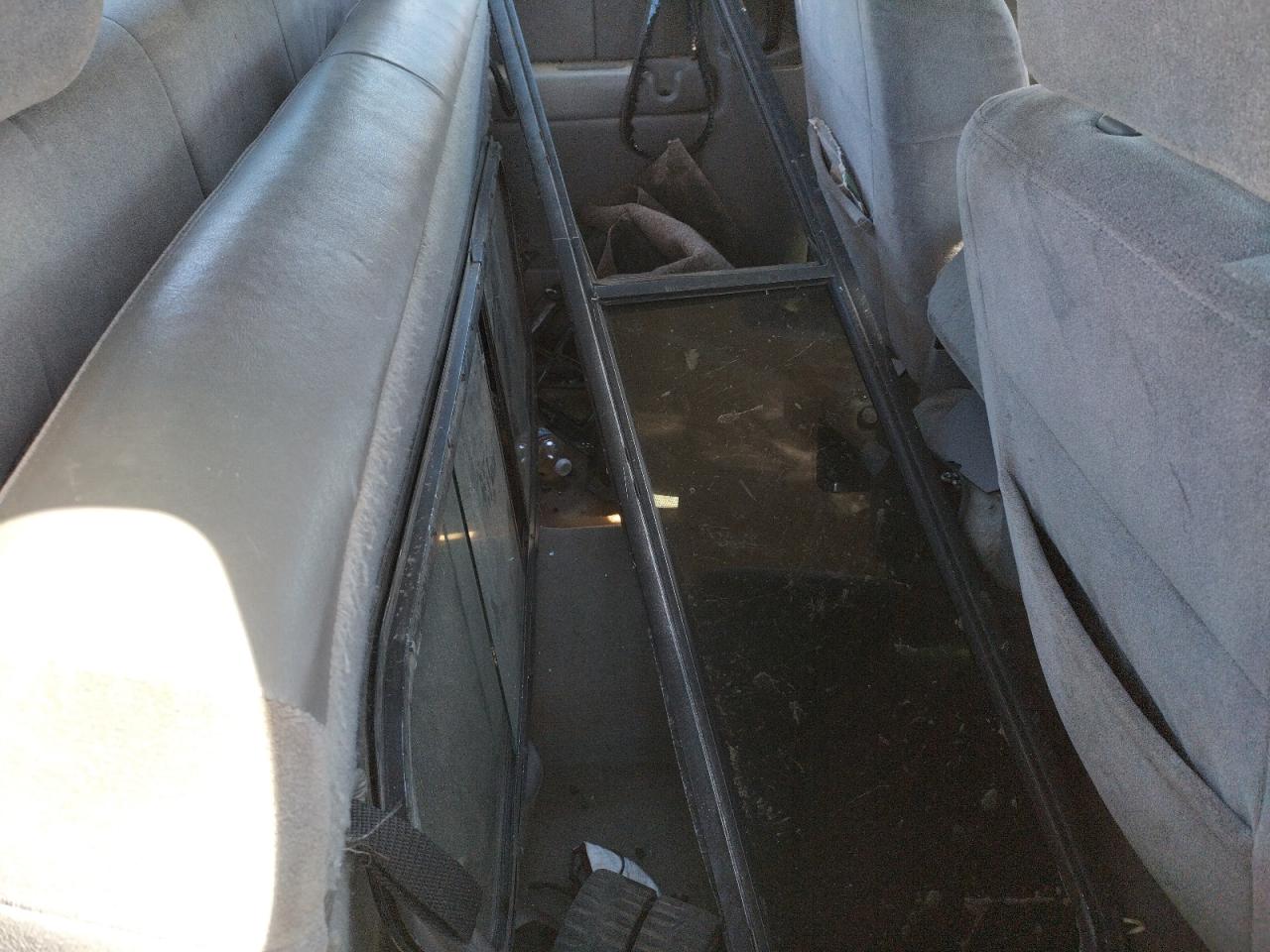 Photo 6 from auction – 2000 CHEVROLET SILVERADO with VIN 2GCEC19V1Y1390978