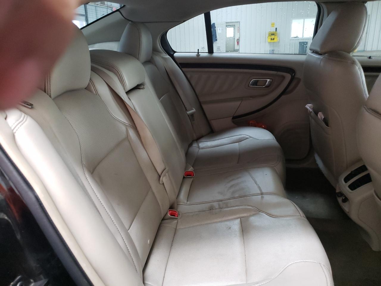 Photo 6 from auction – 2011 FORD TAURUS LIM with VIN 1FAHP2JW6BG188231