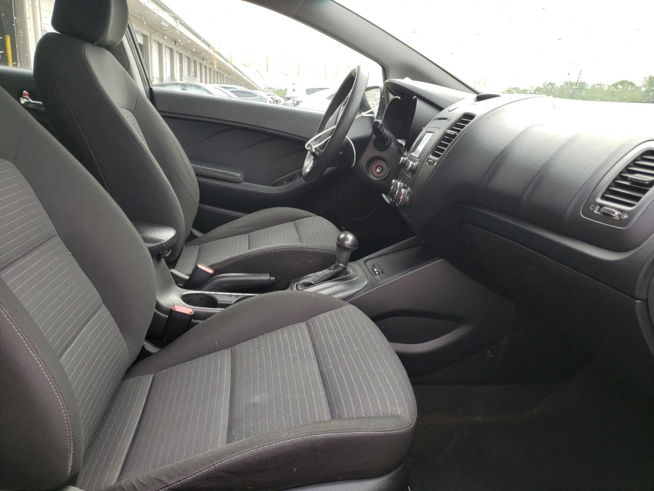 Photo 5 from auction – 2016 KIA FORTE LX with VIN KNAFX4A61G5608894