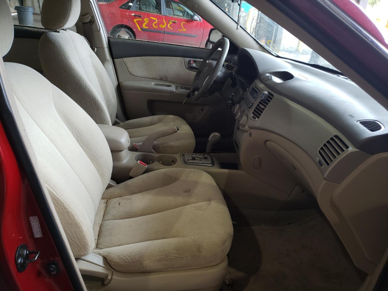 Photo 5 from auction – 2006 KIA OPTIMA LX with VIN KNAGE124165064868