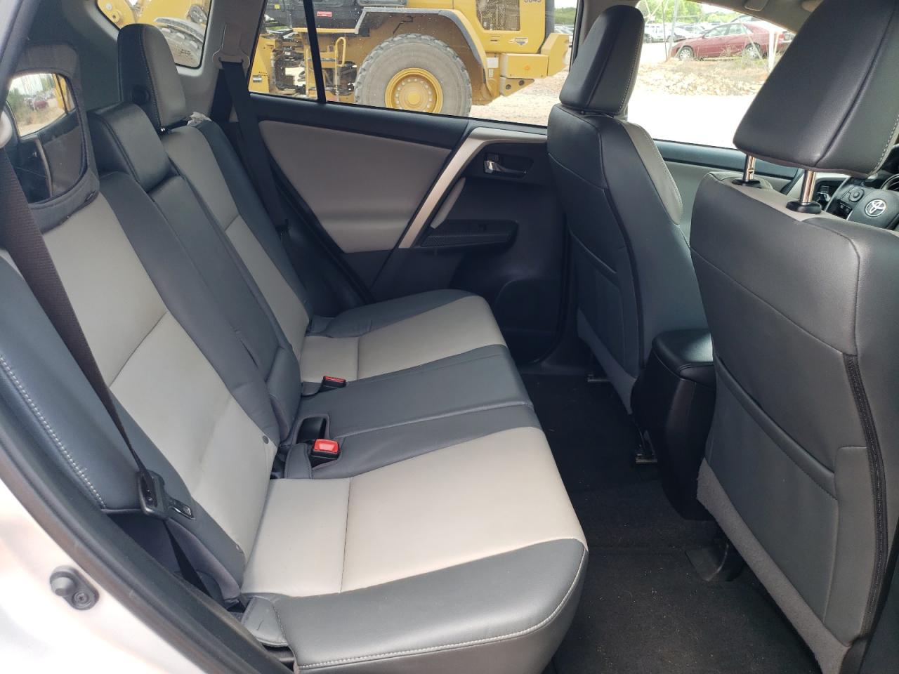 Photo 6 from auction – 2015 TOYOTA RAV4 LIMIT with VIN 2T3YFREV4FW200149