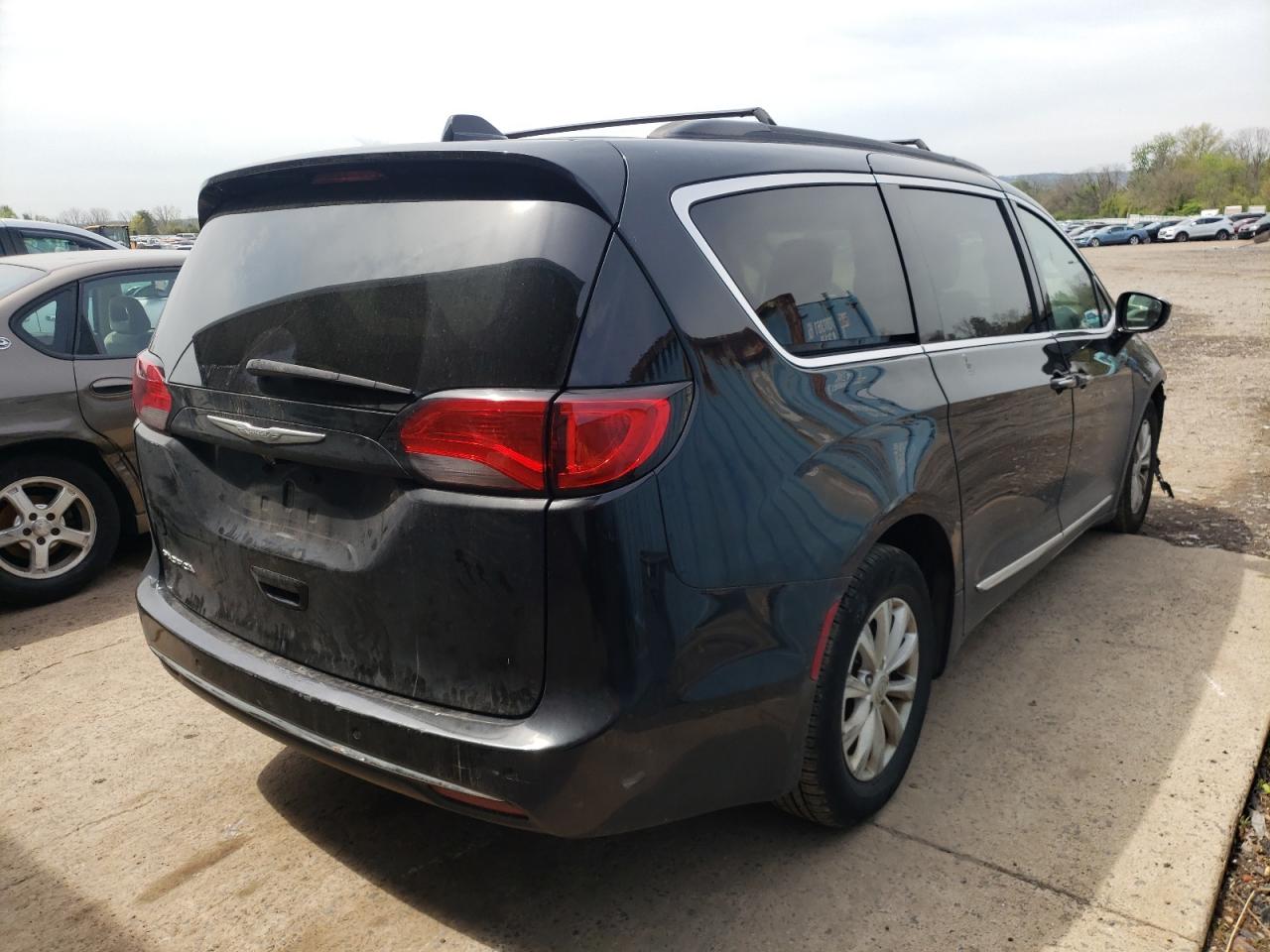 Photo 4 from auction – 2017 CHRYSLER PACIFICA T with VIN 2C4RC1BG9HR516647