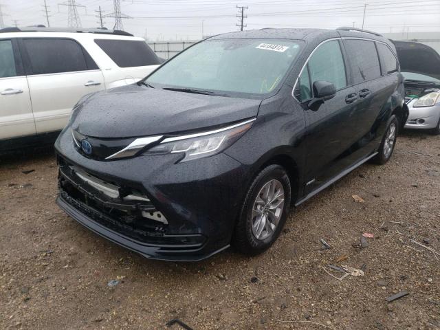 Photo 2 from auction – 2021 TOYOTA SIENNA LE with VIN 5TDKSKFC5MS032087
