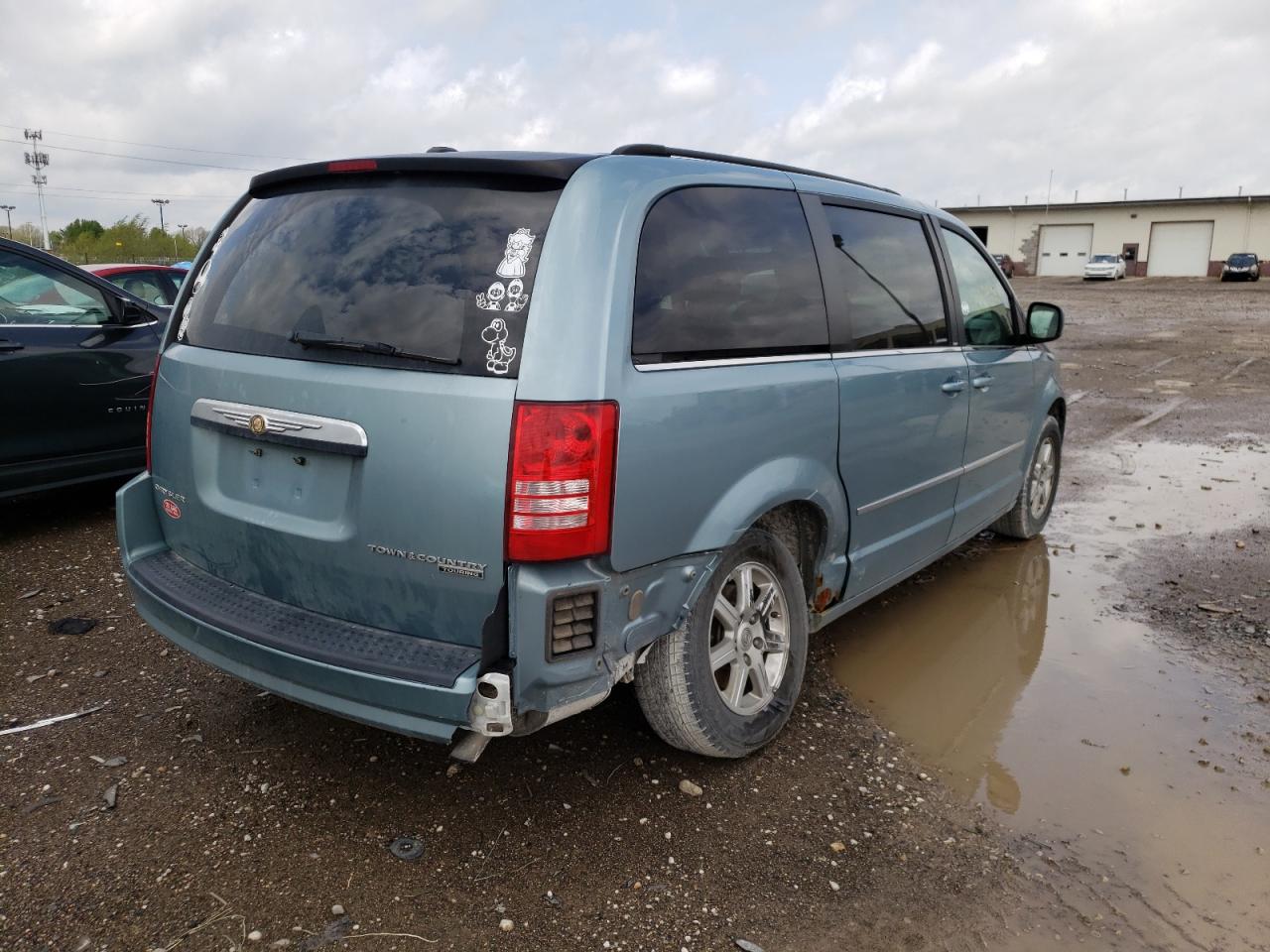 Photo 4 from auction – 2010 CHRYSLER TOWN & COU with VIN 2A4RR5D17AR347856