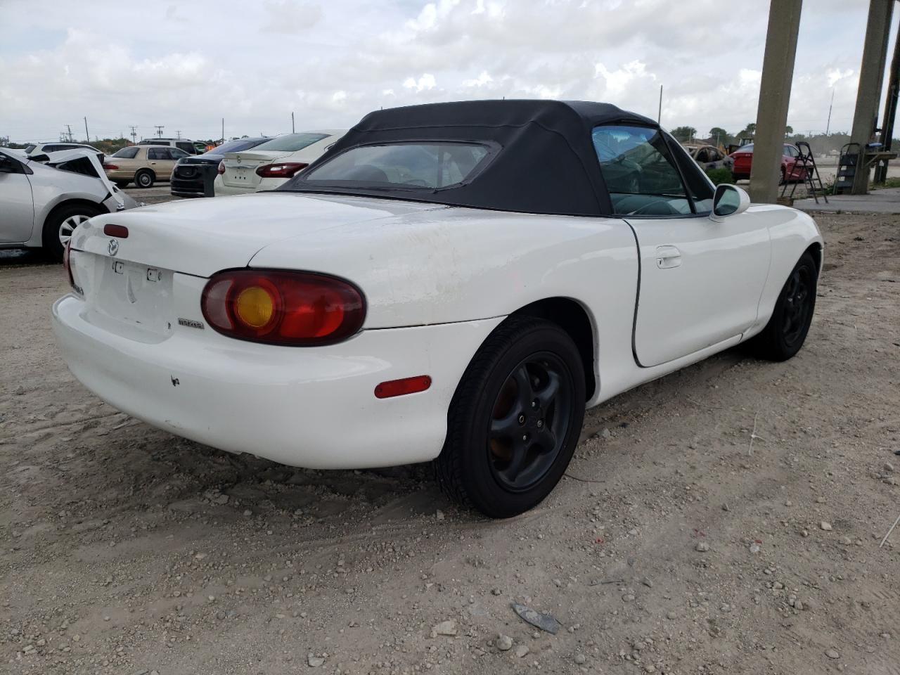 Photo 4 from auction – 1999 MAZDA MX-5 MIATA with VIN JM1NB3533X0104058