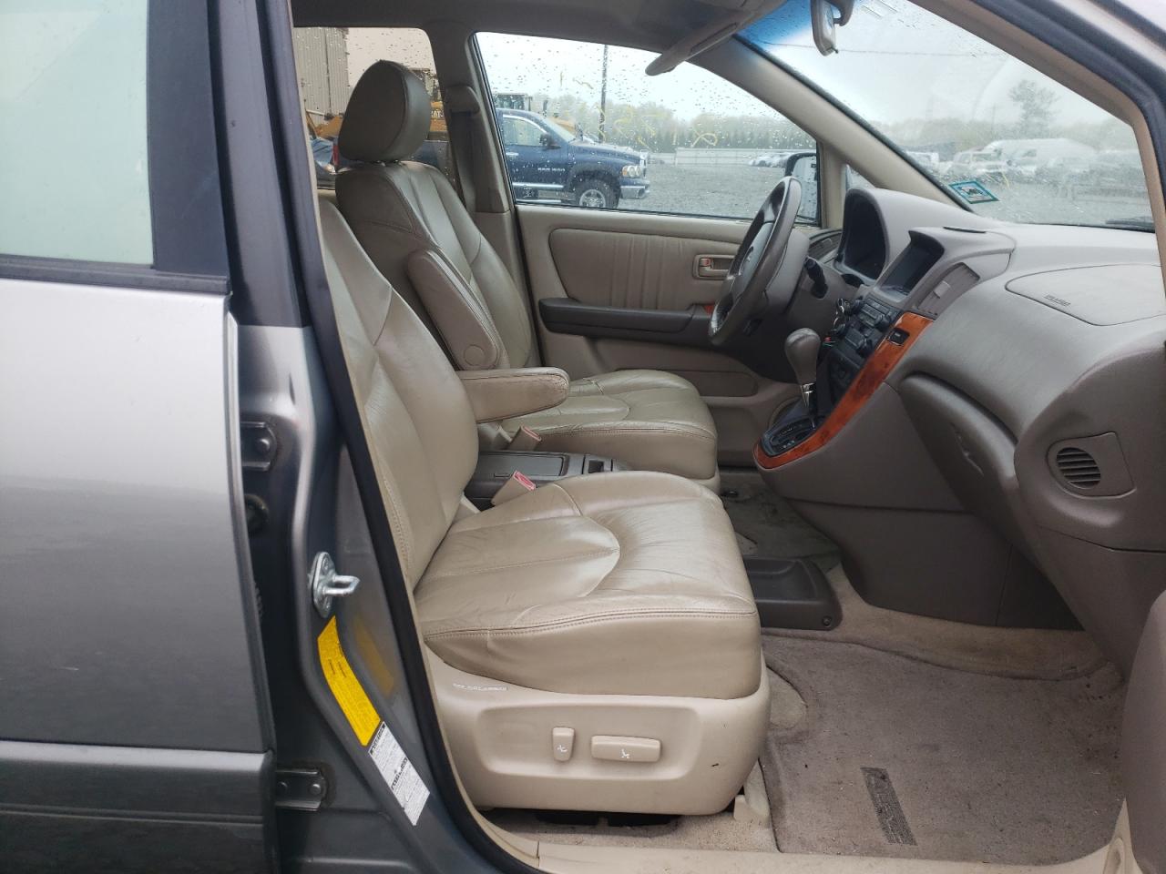 Photo 5 from auction – 2000 LEXUS RX 300 with VIN JT6HF10U1Y0154505