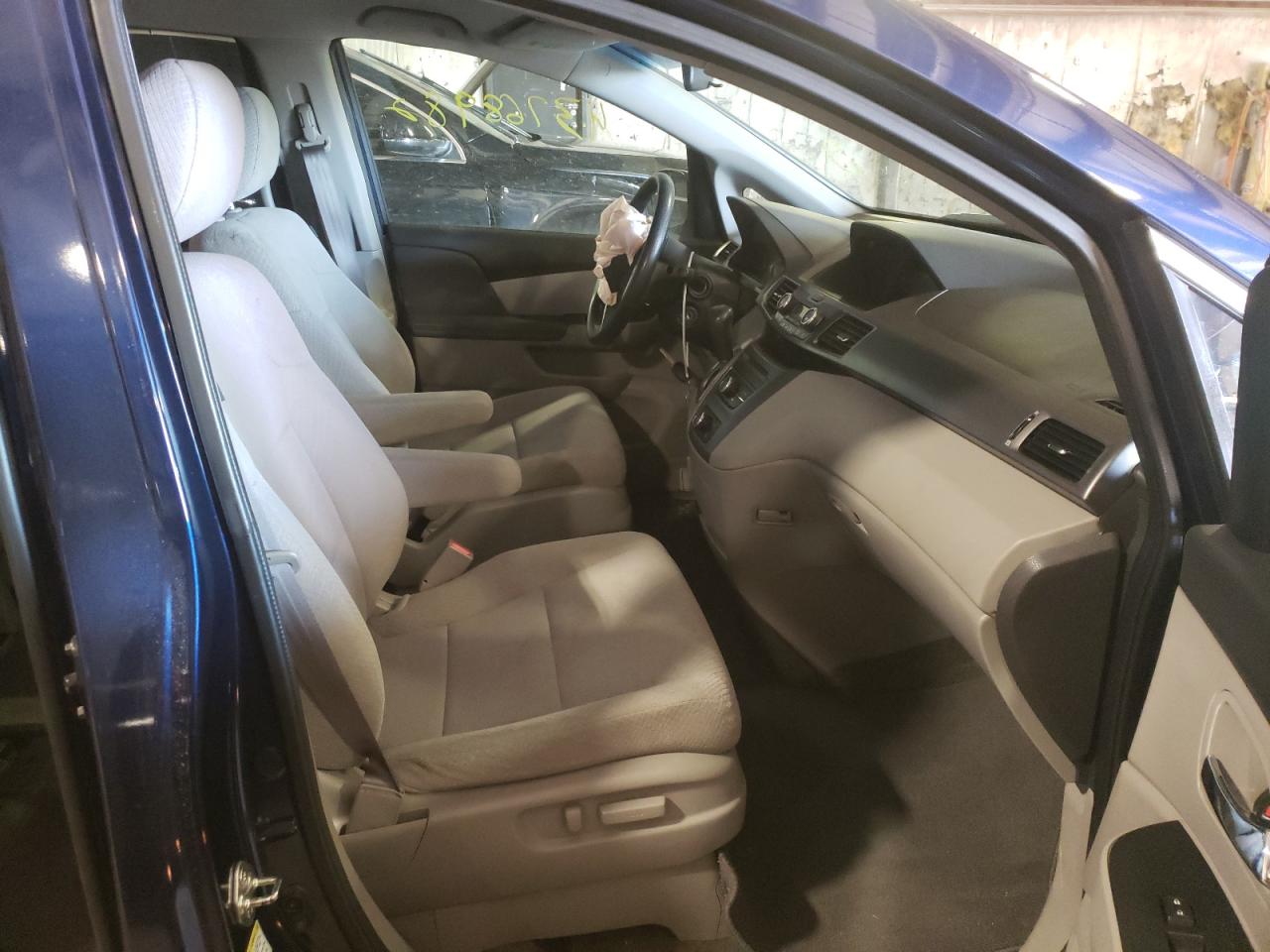 Photo 5 from auction – 2015 HONDA ODYSSEY LX with VIN 5FNRL5H20FB090987