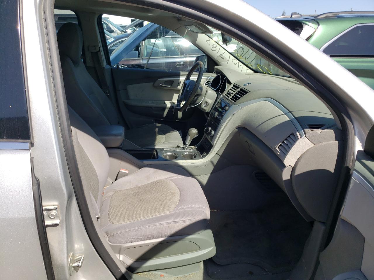 Photo 5 from auction – 2010 CHEVROLET TRAVERSE with VIN 1GNLRFED8AS104721