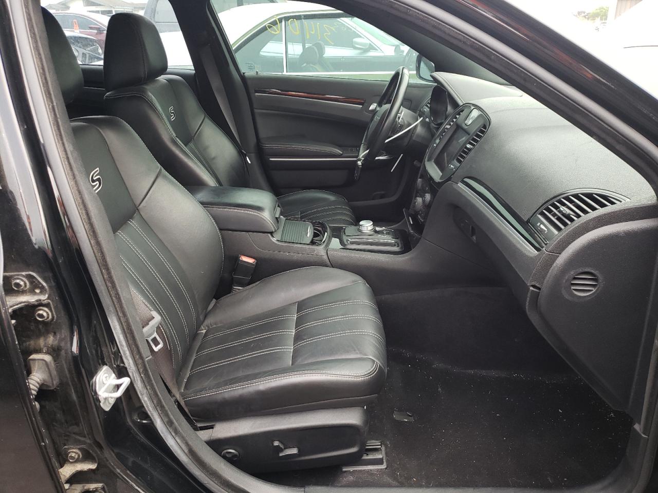 Photo 5 from auction – 2019 CHRYSLER 300 S with VIN 2C3CCABG3KH678989