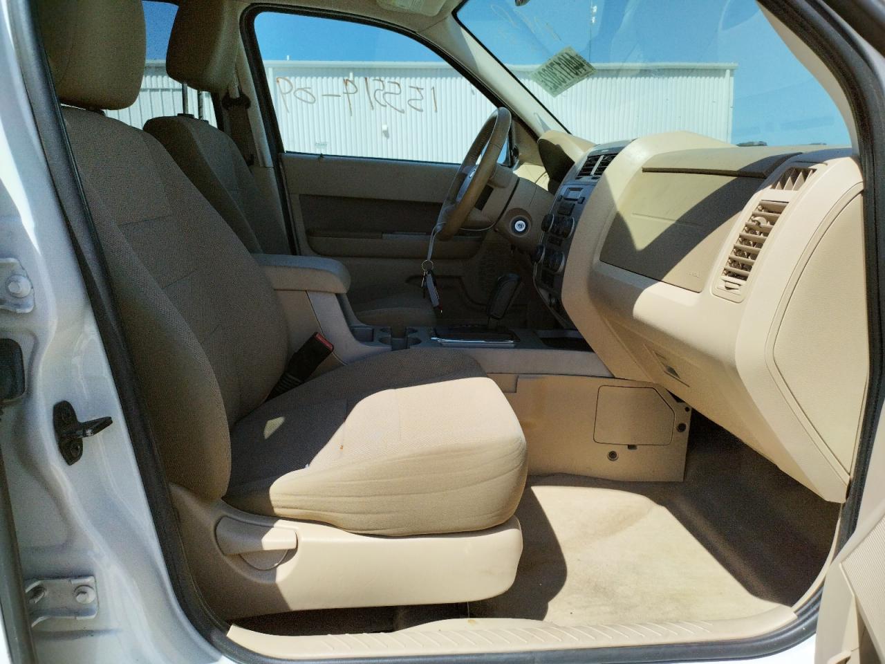 Photo 5 from auction – 2009 FORD ESCAPE XLS with VIN 1FMCU03GX9KB70132
