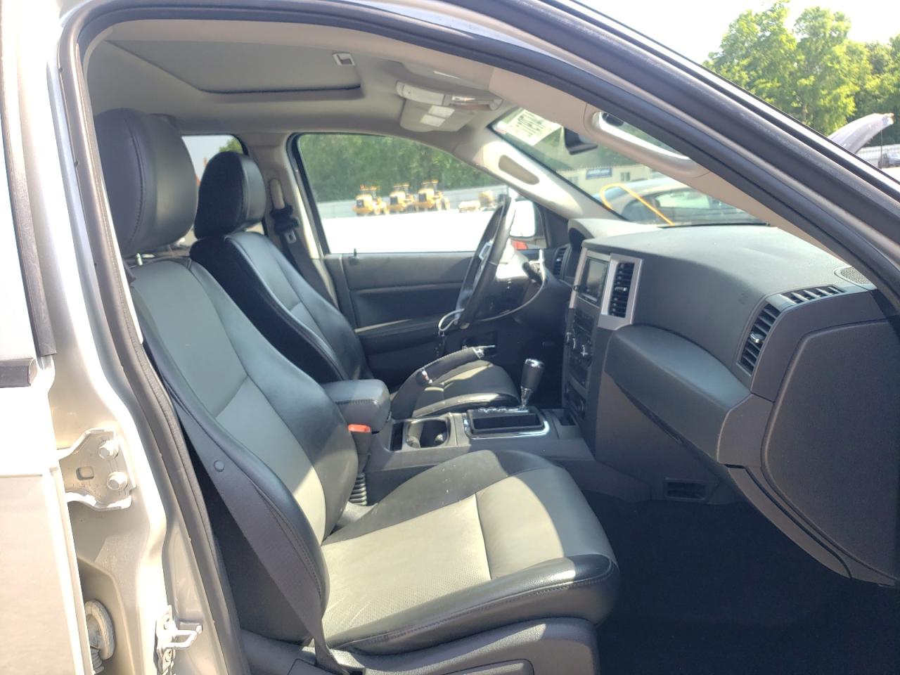 Photo 5 from auction – 2010 JEEP GRAND CHER with VIN 1J4PR4GK2AC151113
