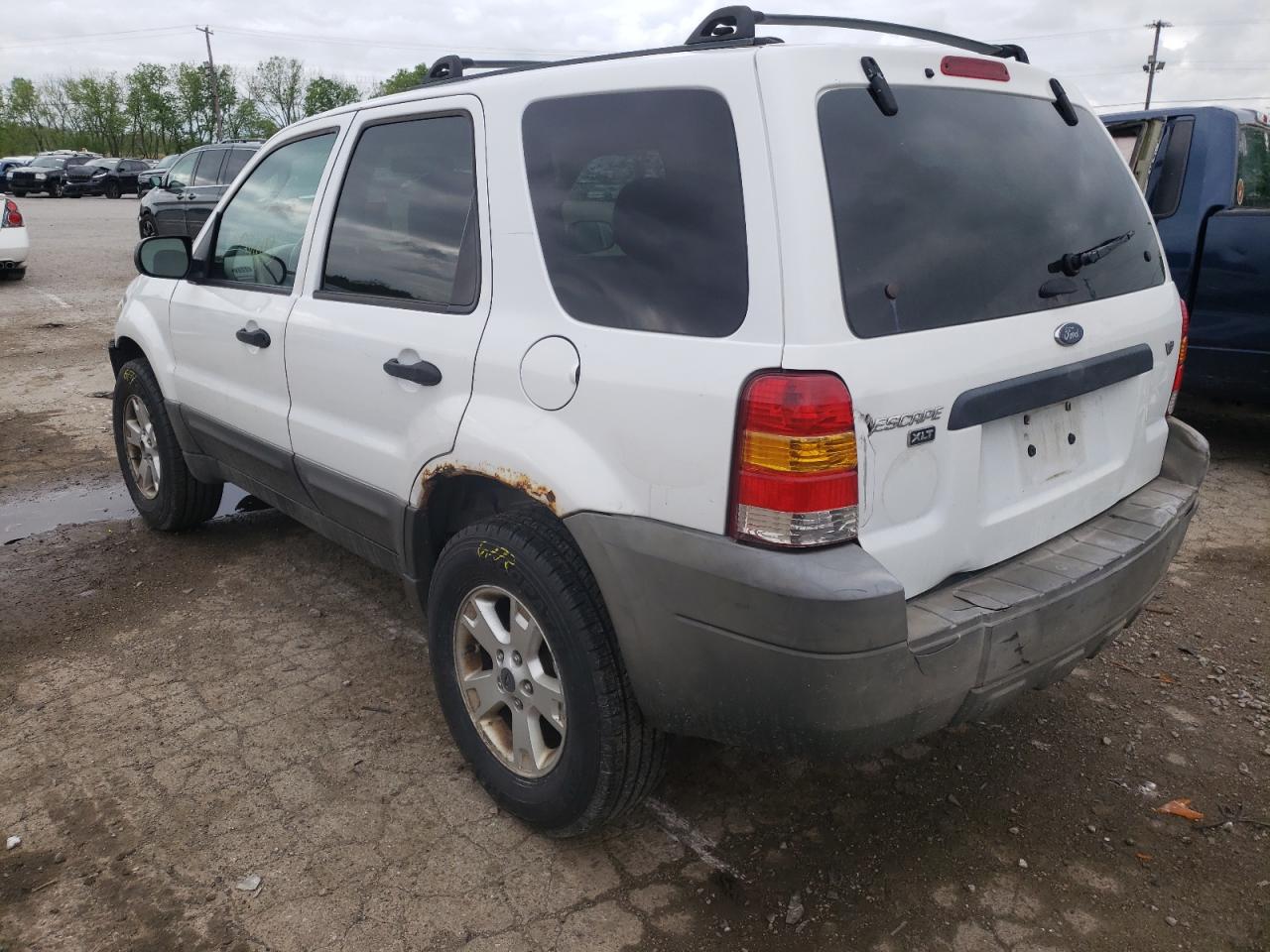 Photo 3 from auction – 2005 FORD ESCAPE with VIN 1FMYU03155KC78153