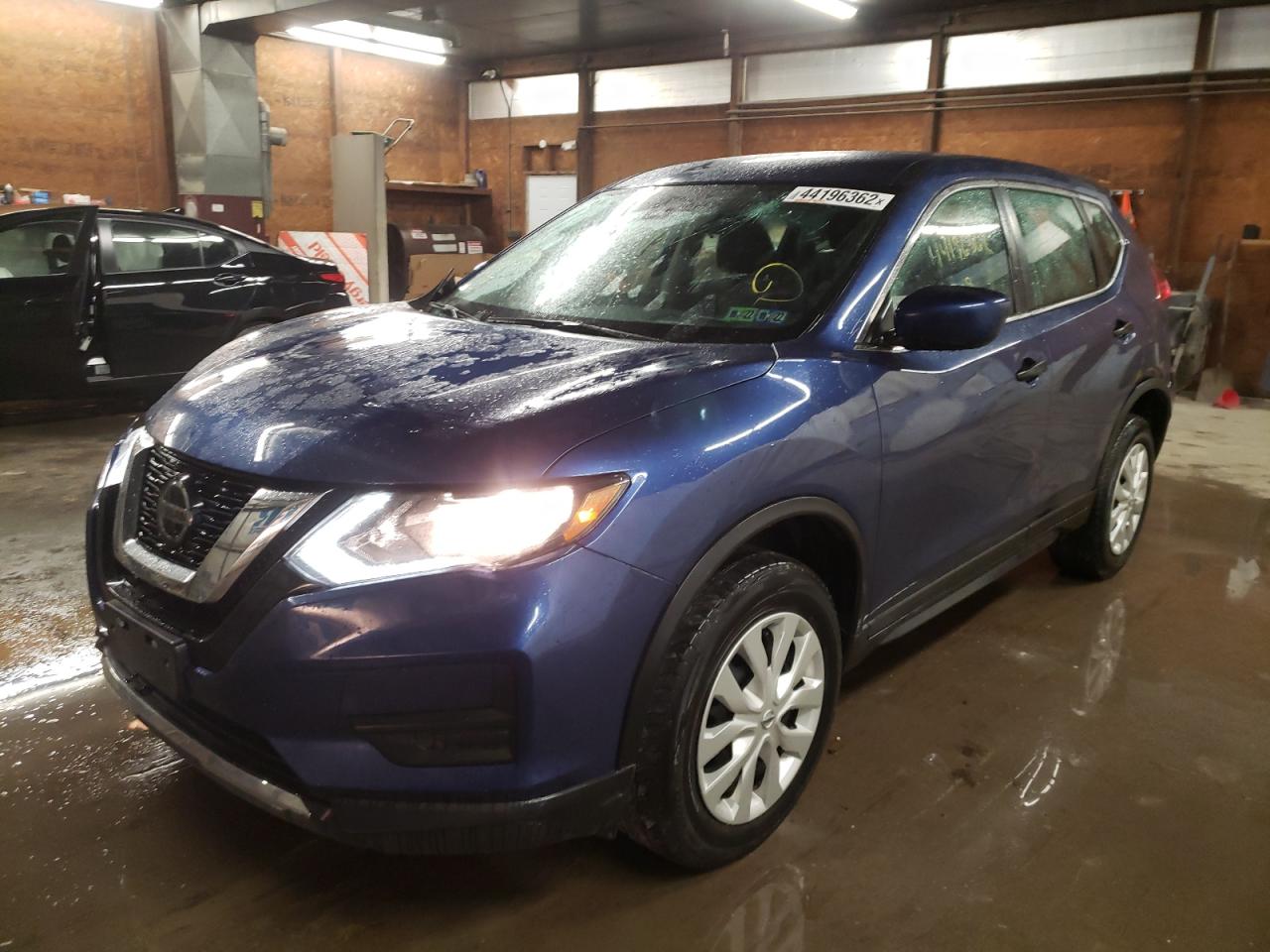 Photo 2 from auction – 2019 NISSAN ROGUE S with VIN 5N1AT2MVXKC799084
