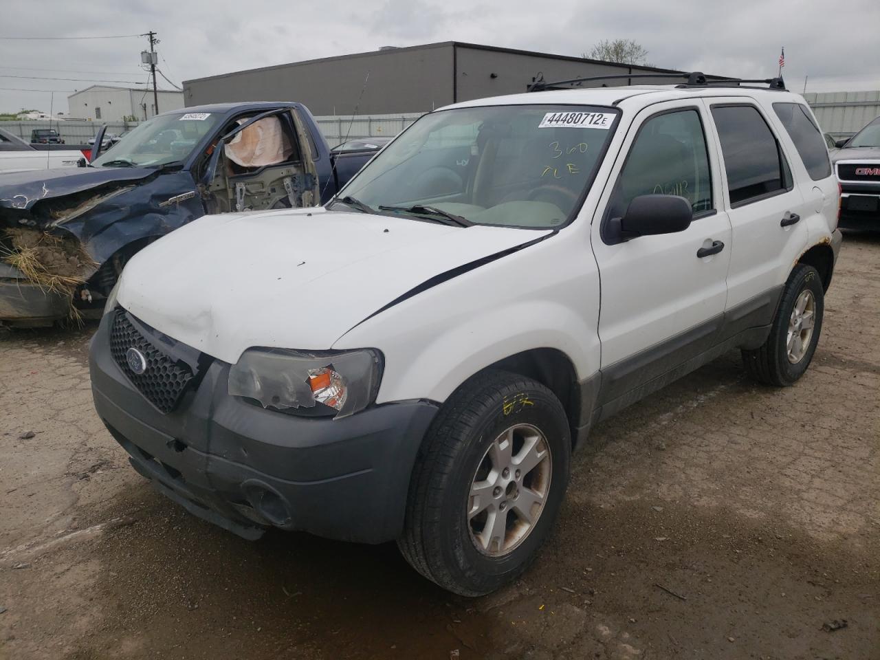 Photo 2 from auction – 2005 FORD ESCAPE with VIN 1FMYU03155KC78153