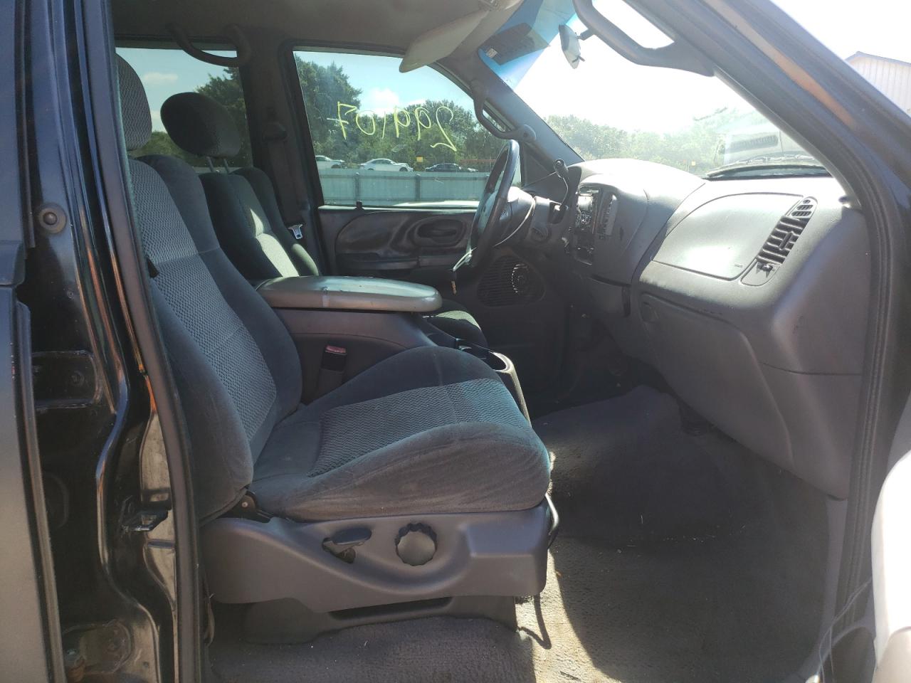 Photo 5 from auction – 2001 FORD F150 SUPER with VIN 1FTRW08L61KB85309