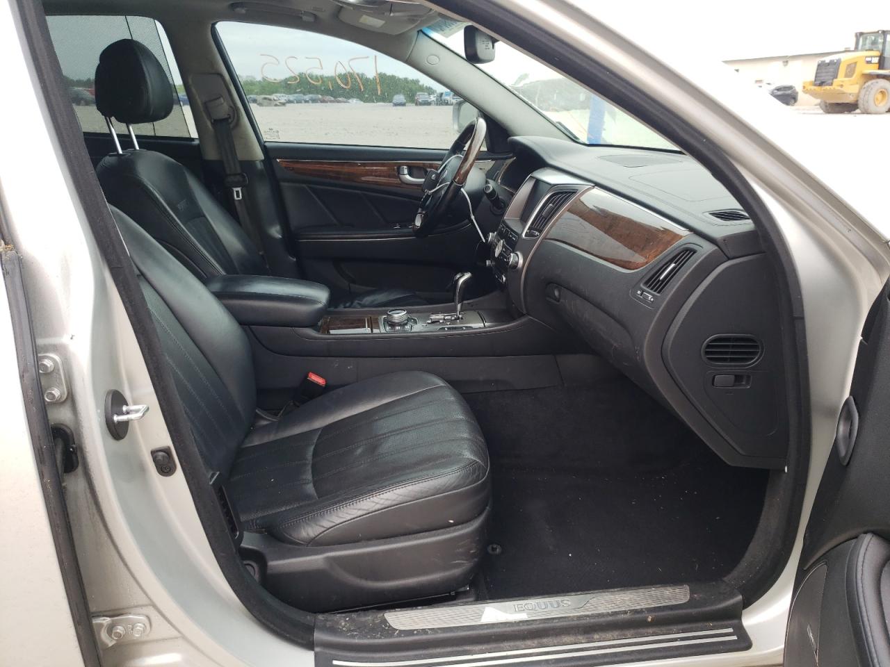 Photo 5 from auction – 2011 HYUNDAI EQUUS SIGN with VIN KMHGH4JF1BU033484