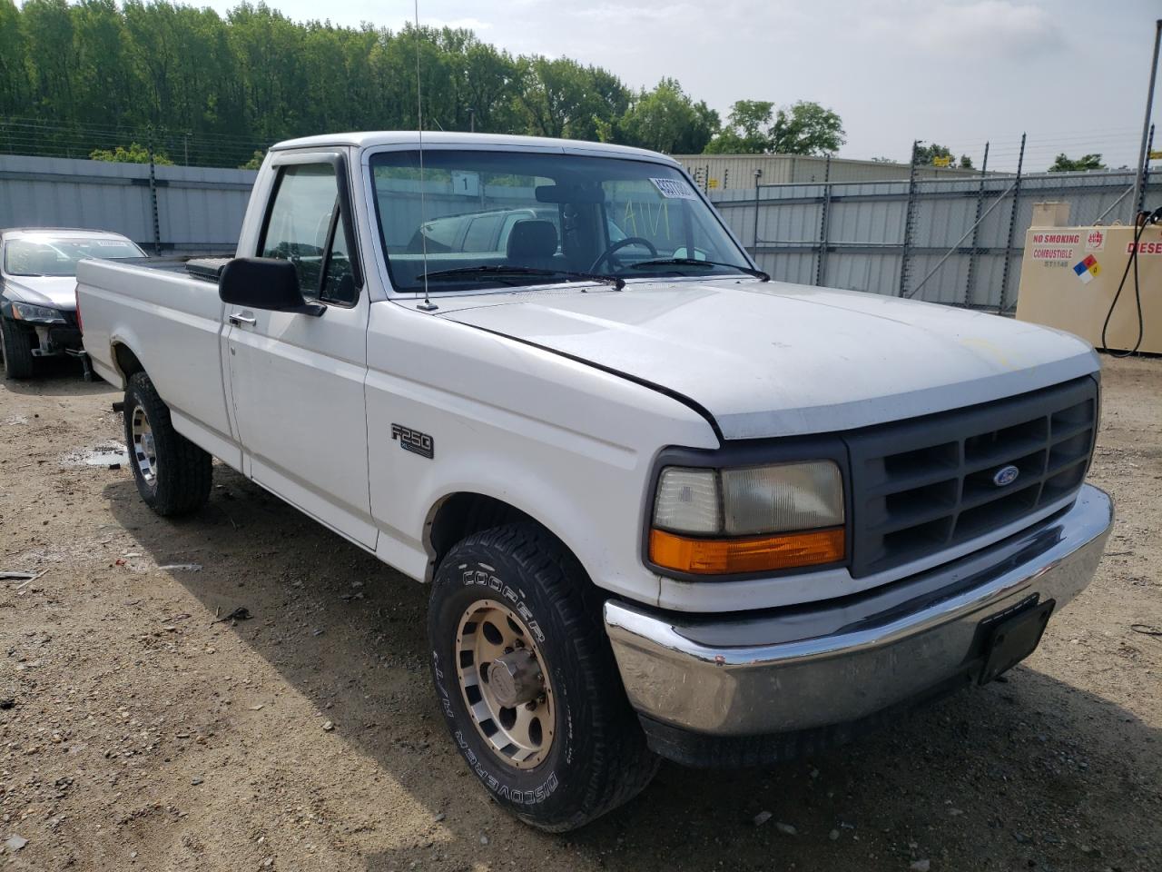 FORD F250 1994 with VIN 1FTEF25N8RNB65833 - Photo from auction