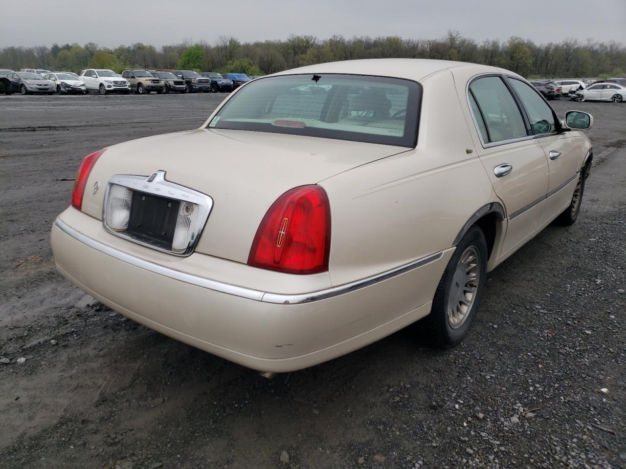 Photo 4 from auction – 2000 LINCOLN TOWN CAR C with VIN 1LNHM83W0YY863346