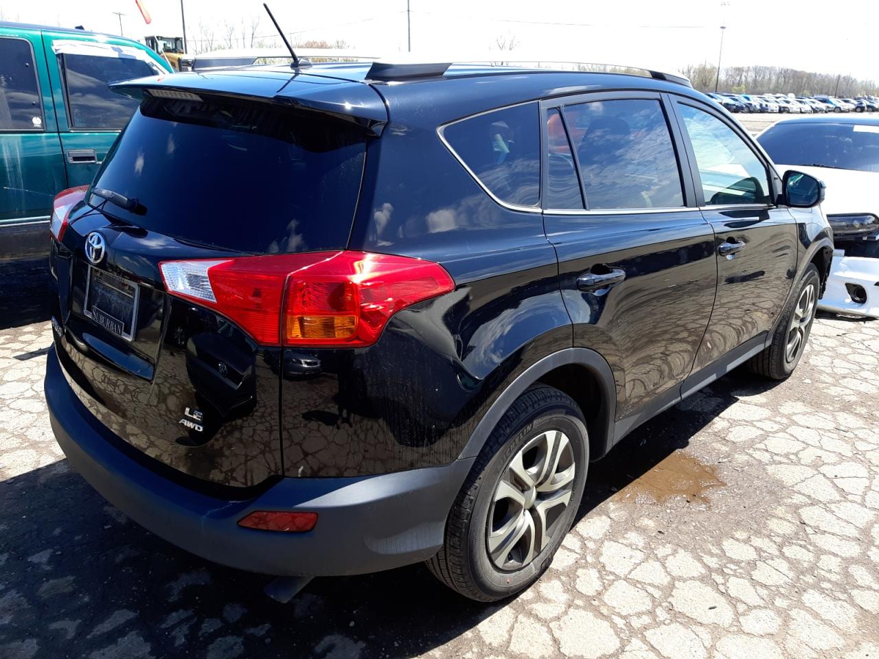 Photo 4 from auction – 2015 TOYOTA RAV4 LE with VIN 2T3BFREV4FW323682