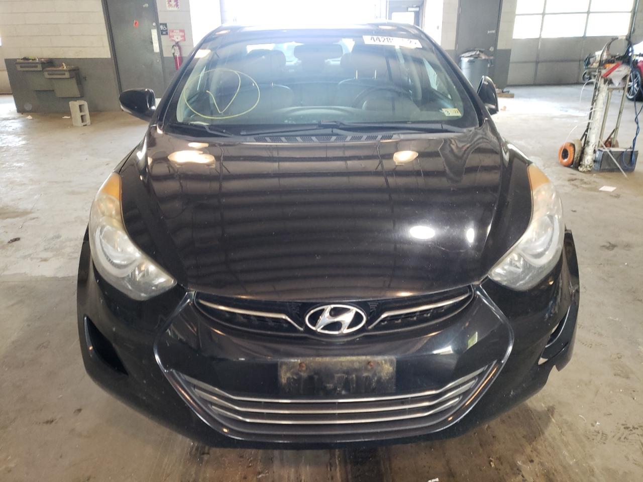 Photo 9 from auction – 2012 HYUNDAI ELANTRA GL with VIN 5NPDH4AE7CH105296