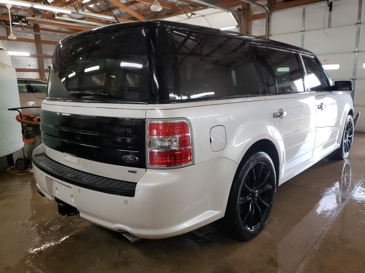 Photo 4 from auction – 2018 FORD FLEX LIMIT with VIN 2FMHK6D8XJBA12457