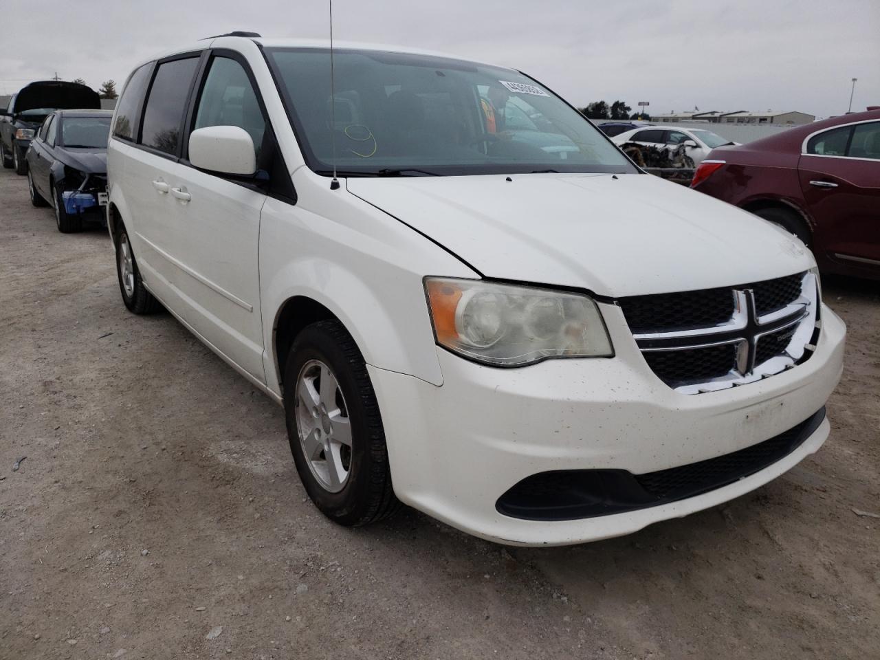 DODGE GRAND CARA 2012 مع رقم تعريف المركبة 2C4RDGCG7CR154101 - صورة من المزاد