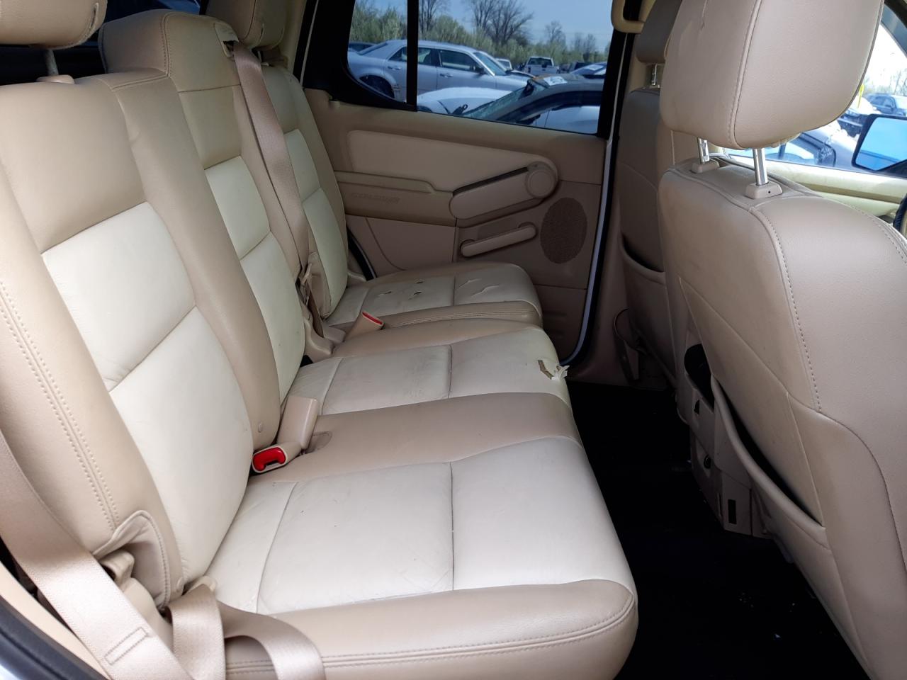 Photo 6 from auction – 2007 FORD EXPLORER S with VIN 1FMEU33K17UA11466