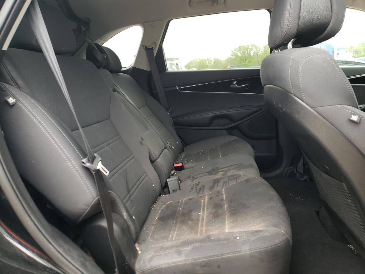Photo 6 from auction – 2016 KIA SORENTO LX with VIN 5XYPGDA36GG148281