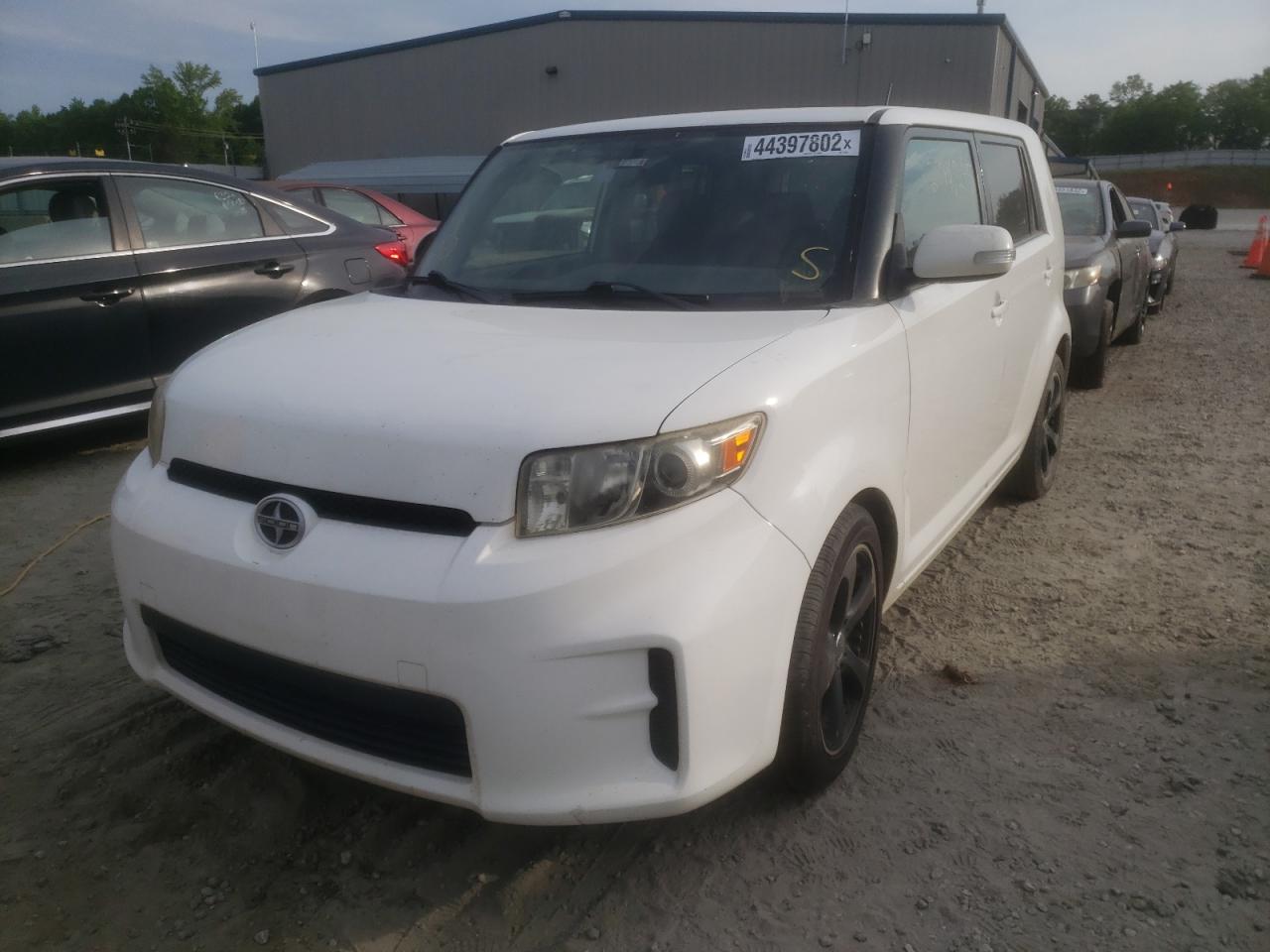 Photo 2 from auction – 2011 TOYOTA SCION XB with VIN JTLZE4FE9B1129441