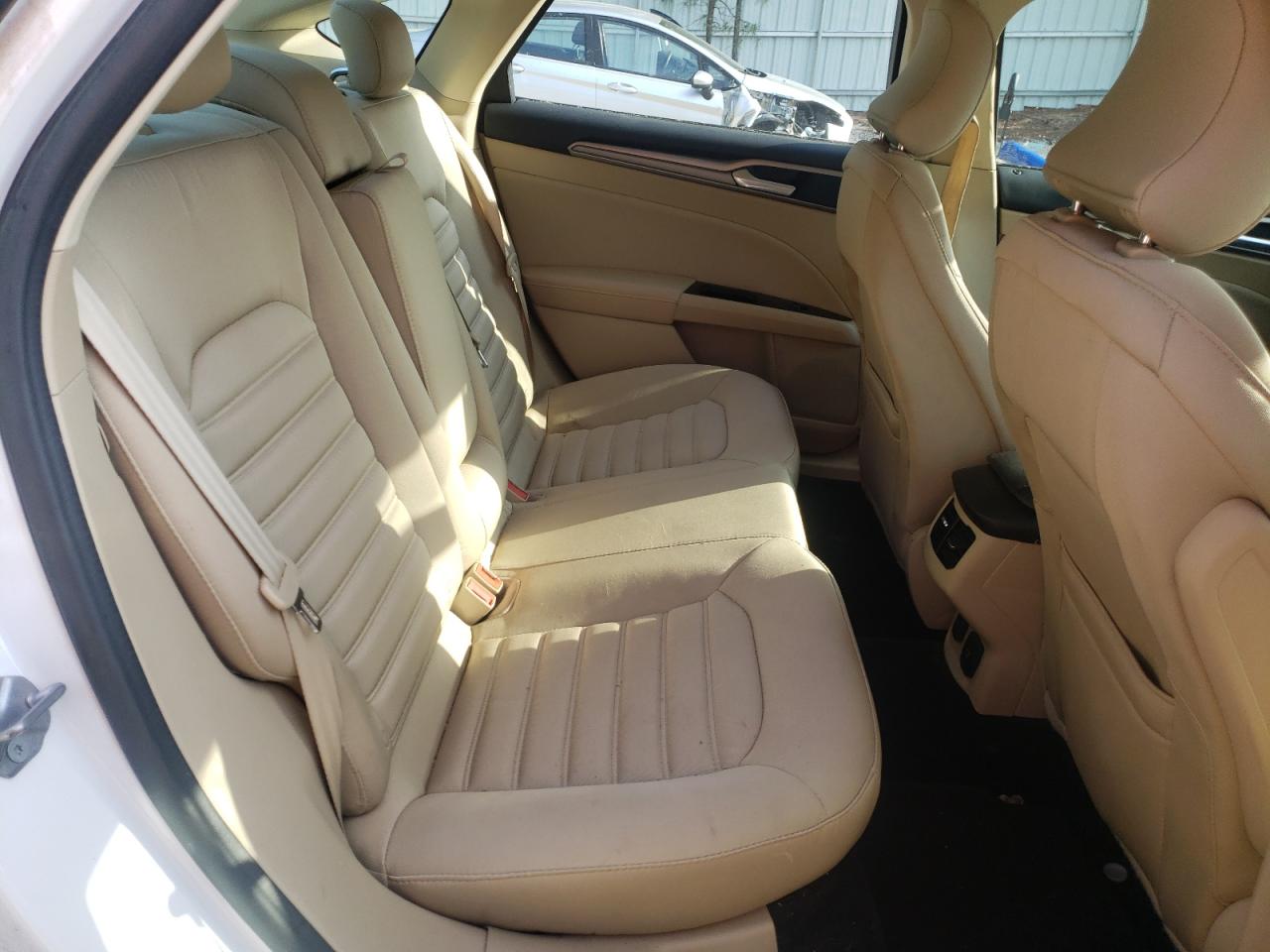 Photo 6 from auction – 2016 FORD FUSION SE with VIN 3FA6P0LU6GR127078