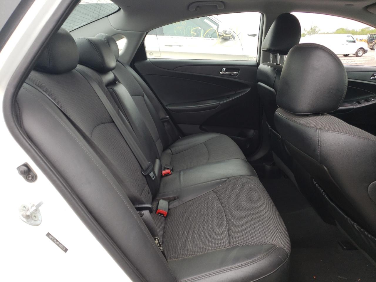 Photo 6 from auction – 2013 HYUNDAI SONATA SE with VIN 5NPEC4AC4DH785578